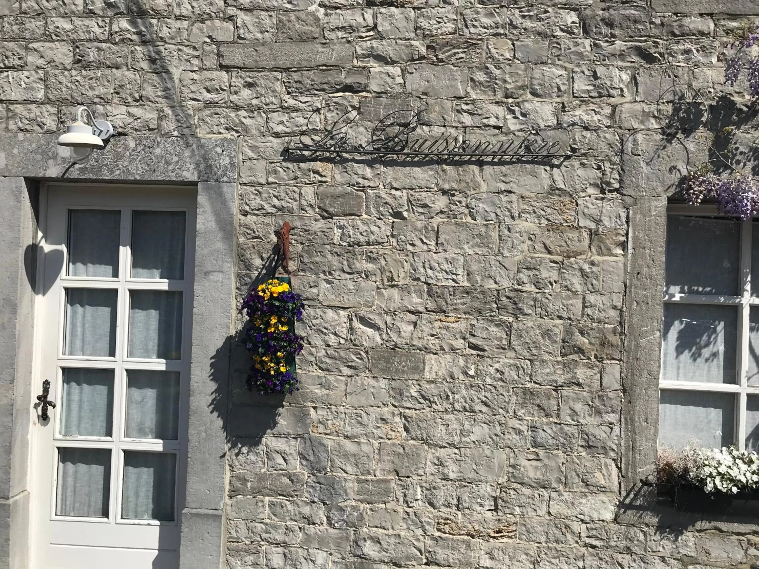 Facade/entrance in B&B La Buissonniere