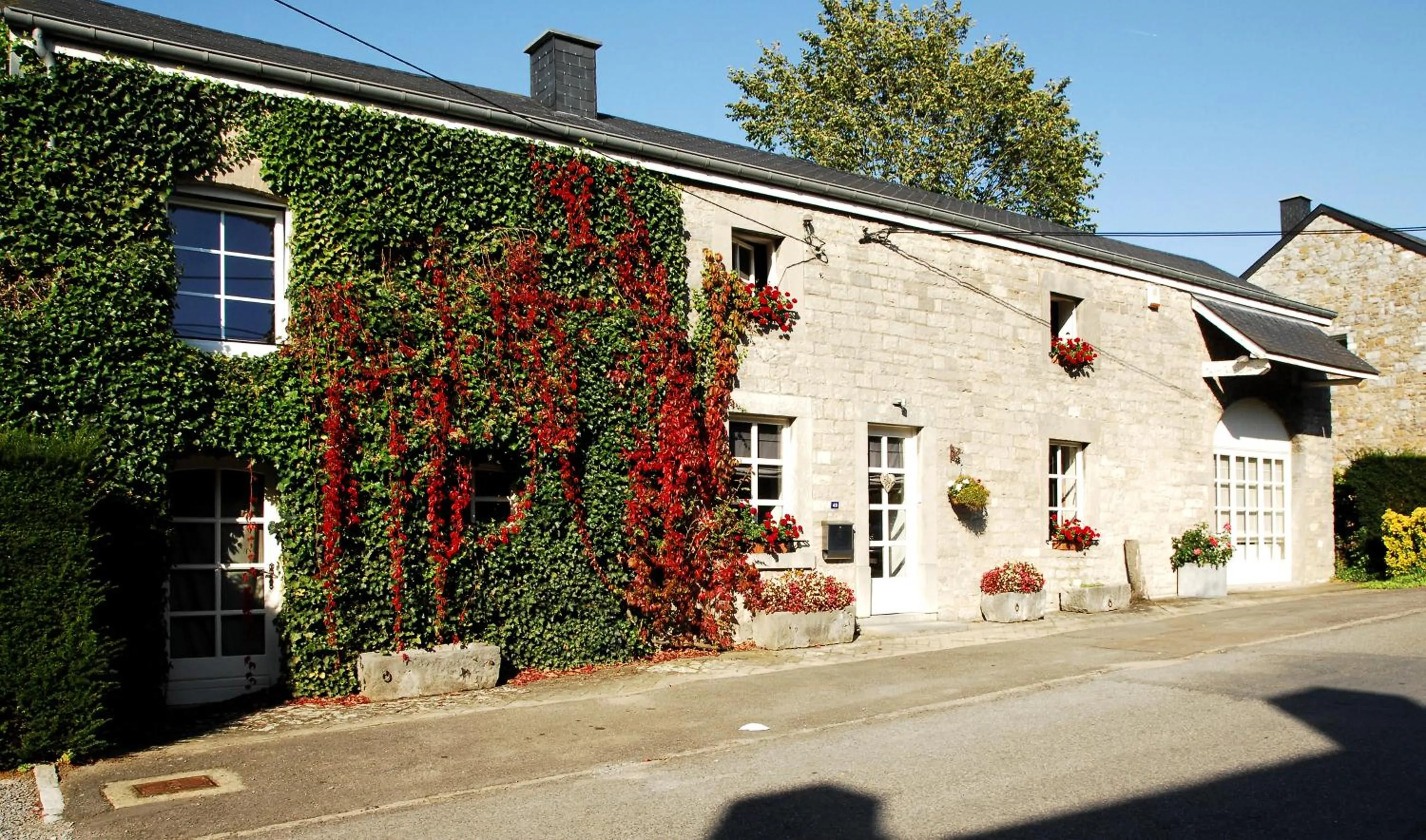 Facade/entrance in B&B La Buissonniere