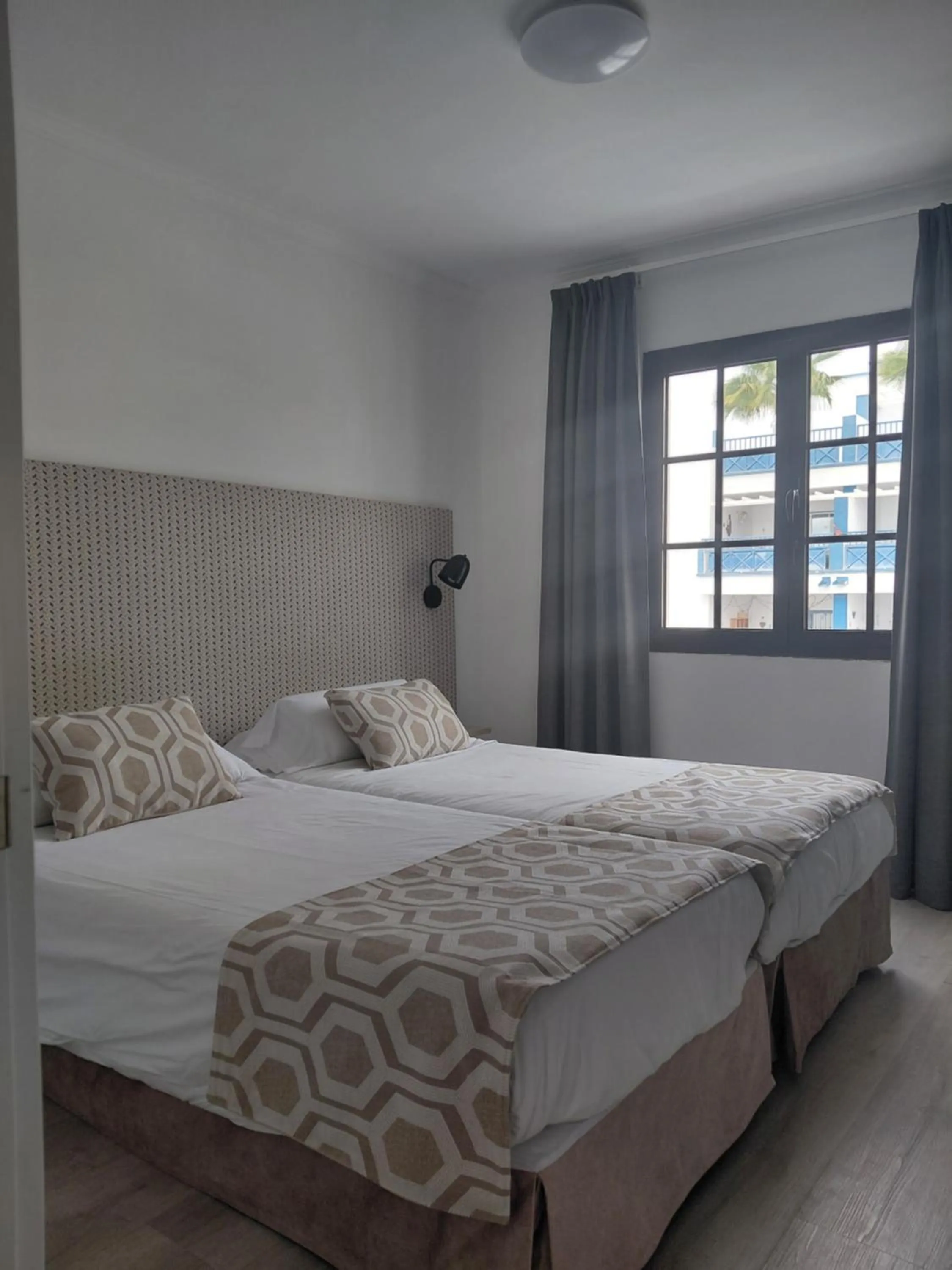 Bedroom, Bed in Rosamar Apartamentos