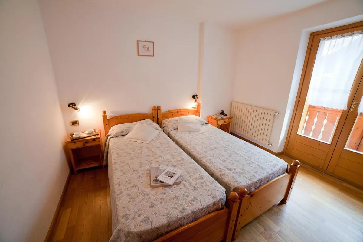 Bed in Chalet Bucaneve