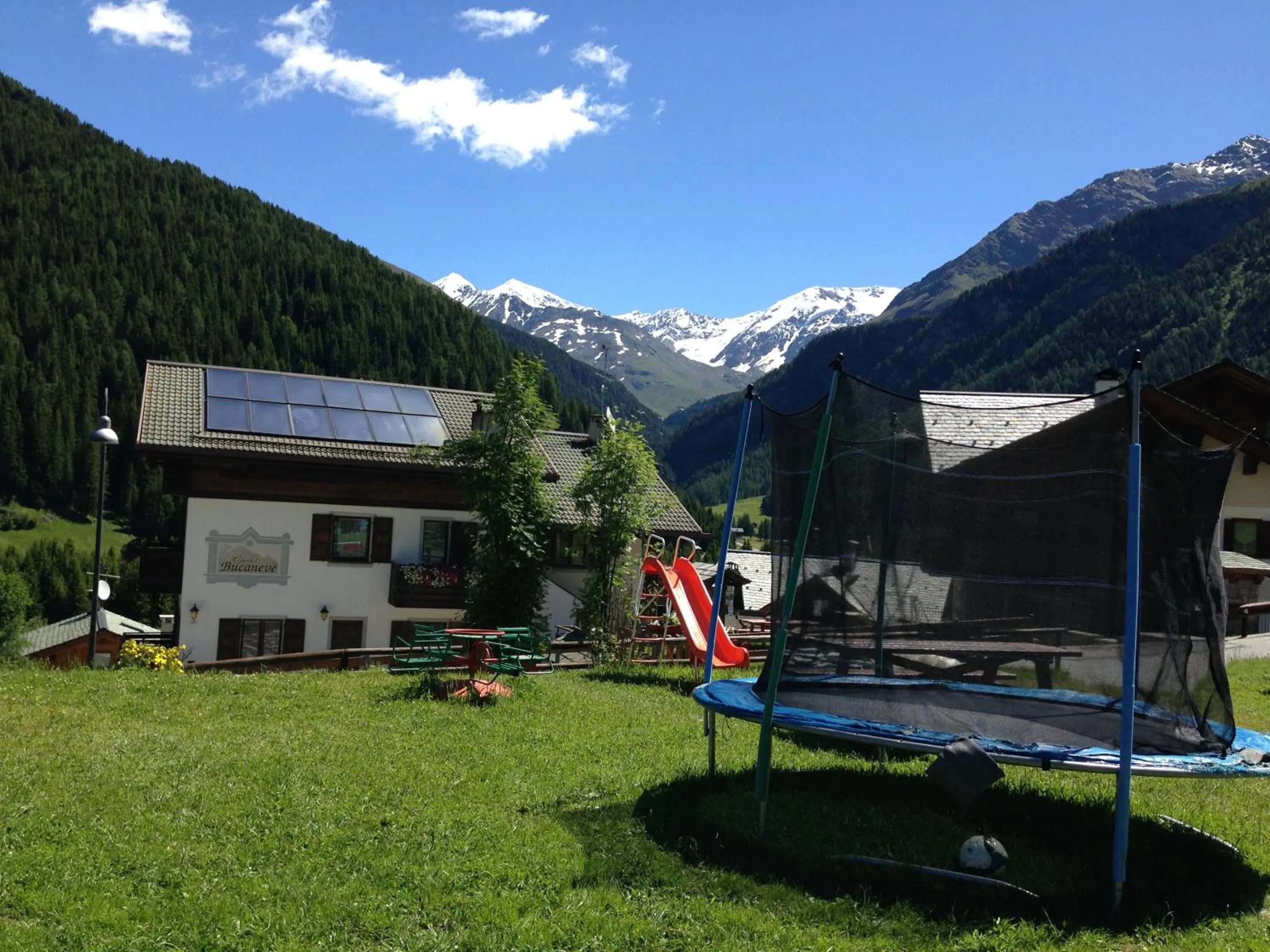 Garden in Chalet Bucaneve