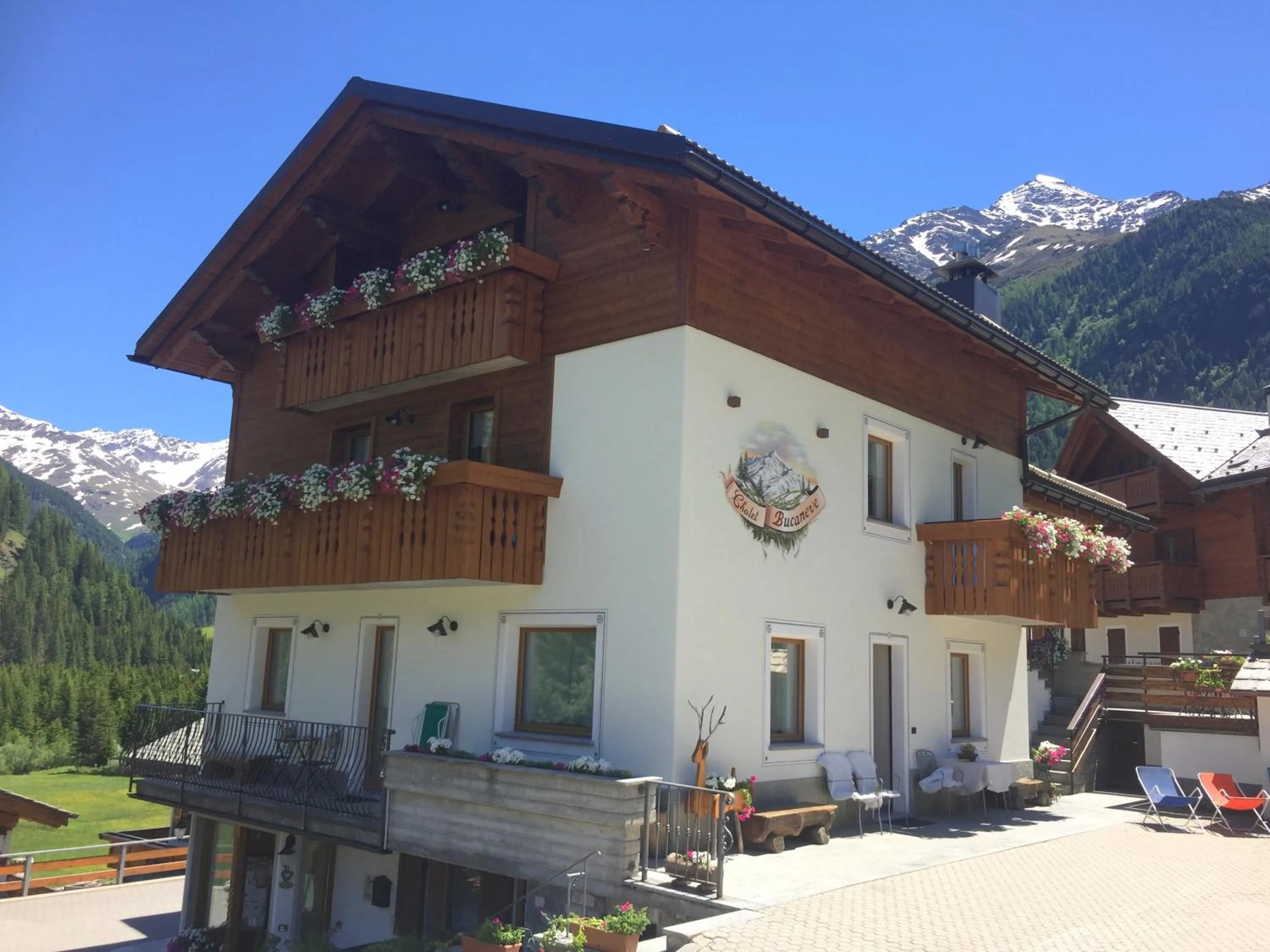 Property building in Chalet Bucaneve