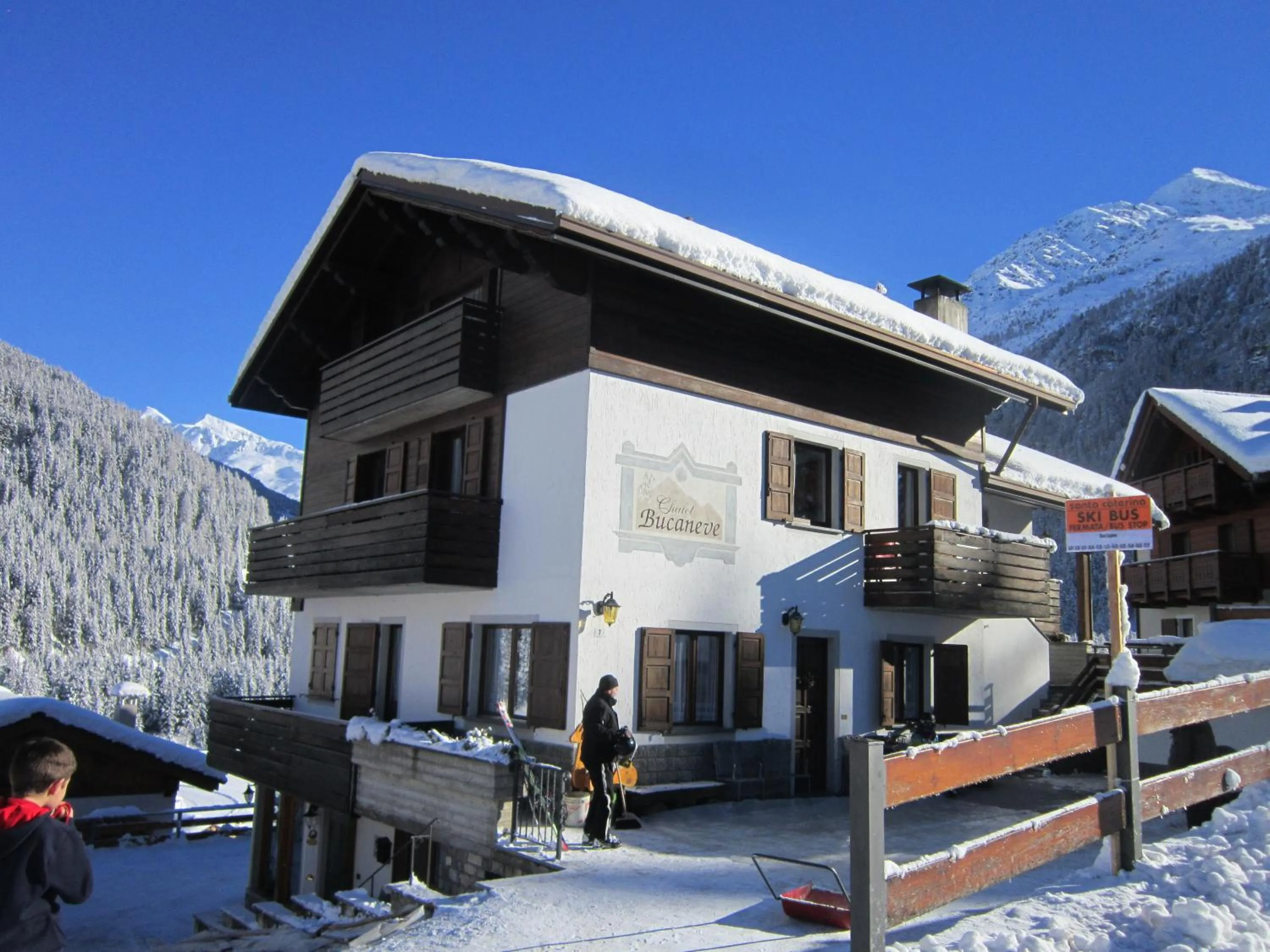 Facade/entrance in Chalet Bucaneve