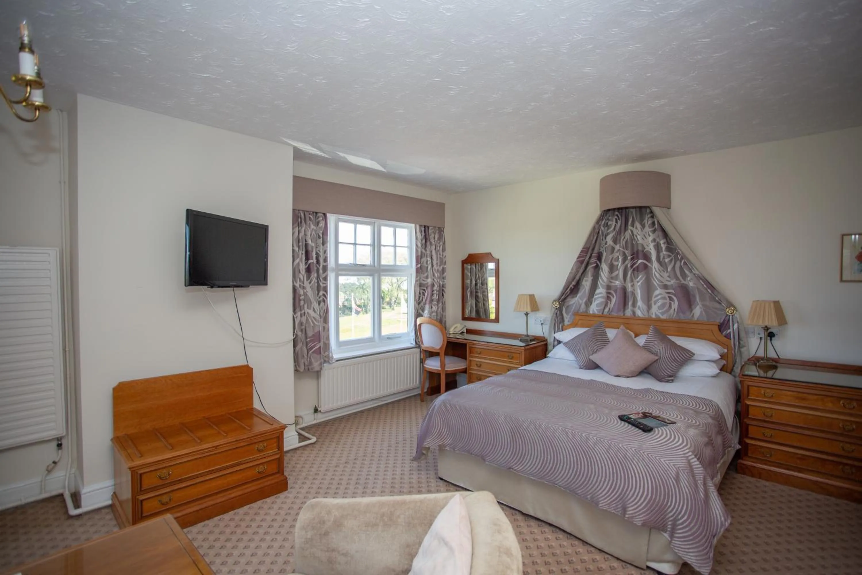 Bathroom, Bed in Links Country Park Hotel