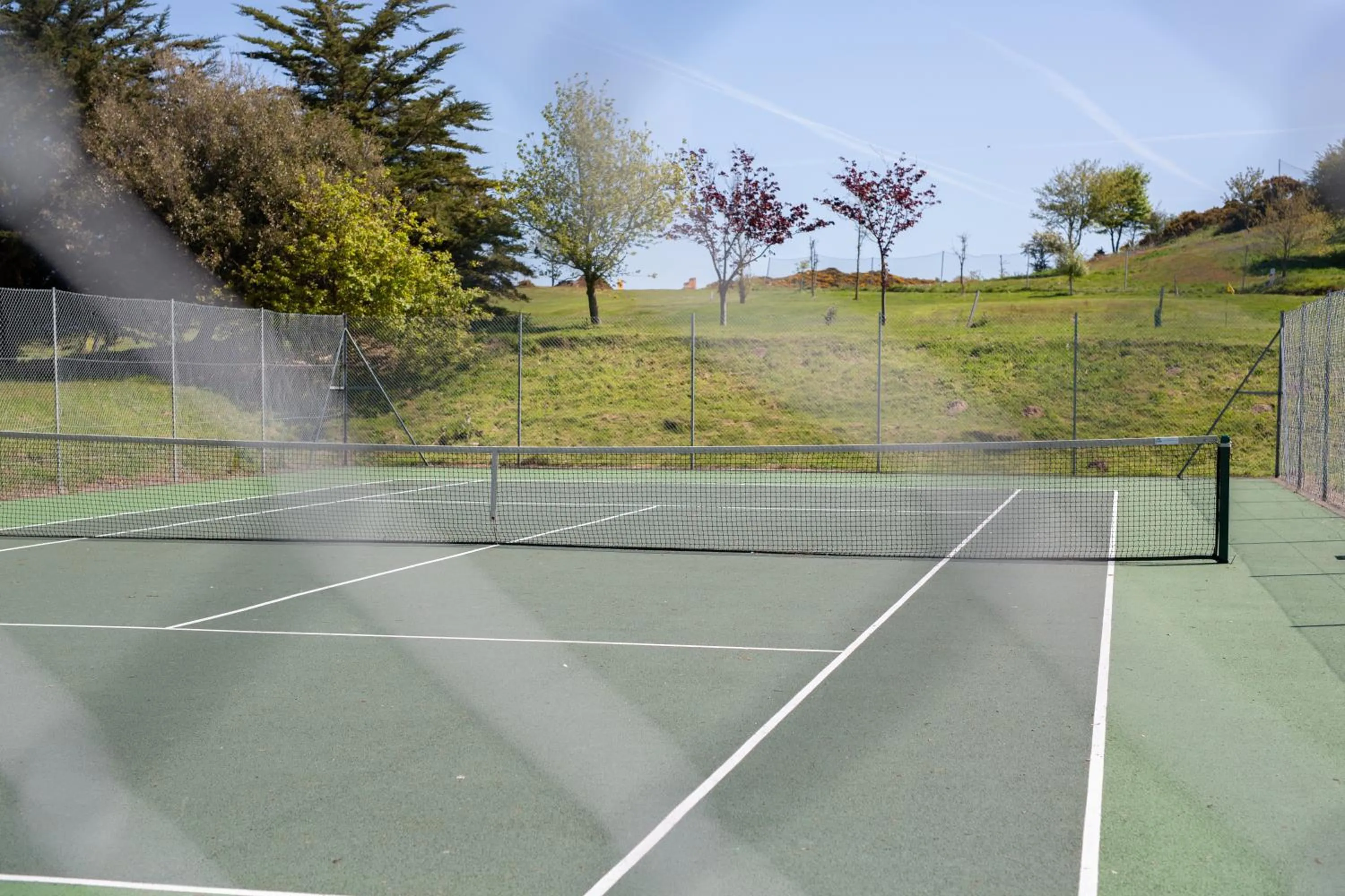 Tennis court in Links Country Park Hotel
