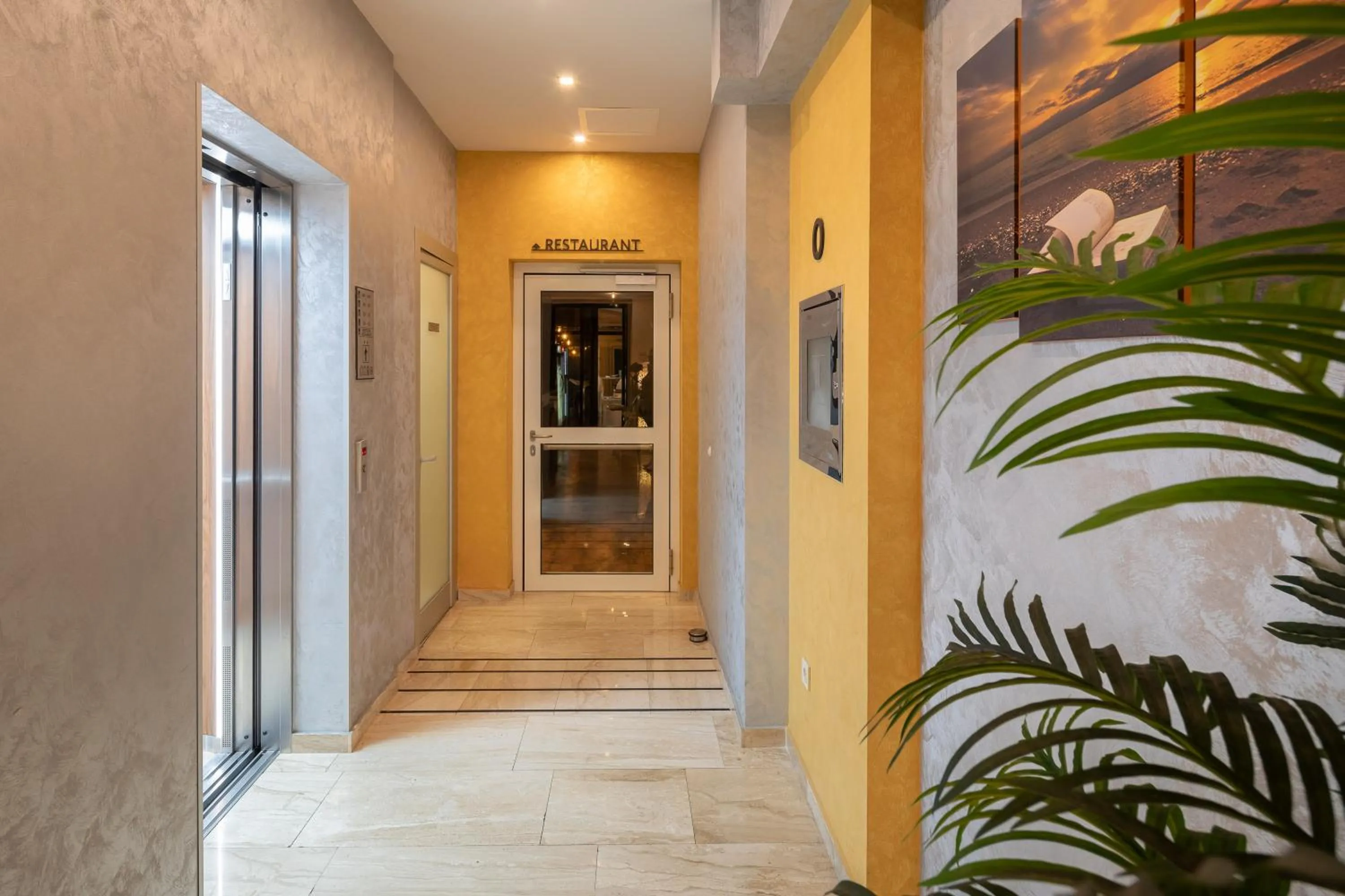 Property building in Hotel Central Beach 9