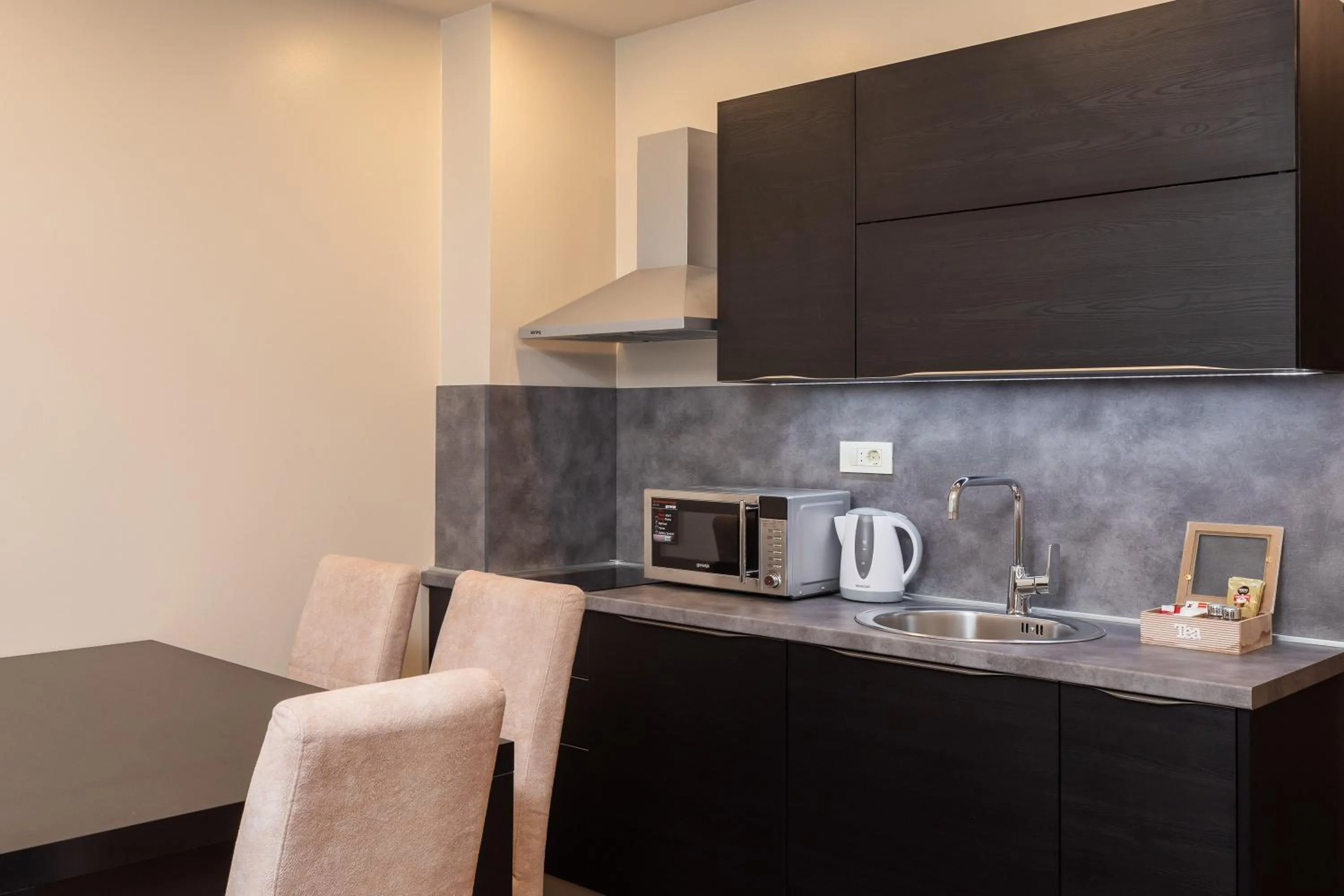 kitchen in Hotel Central Beach 9