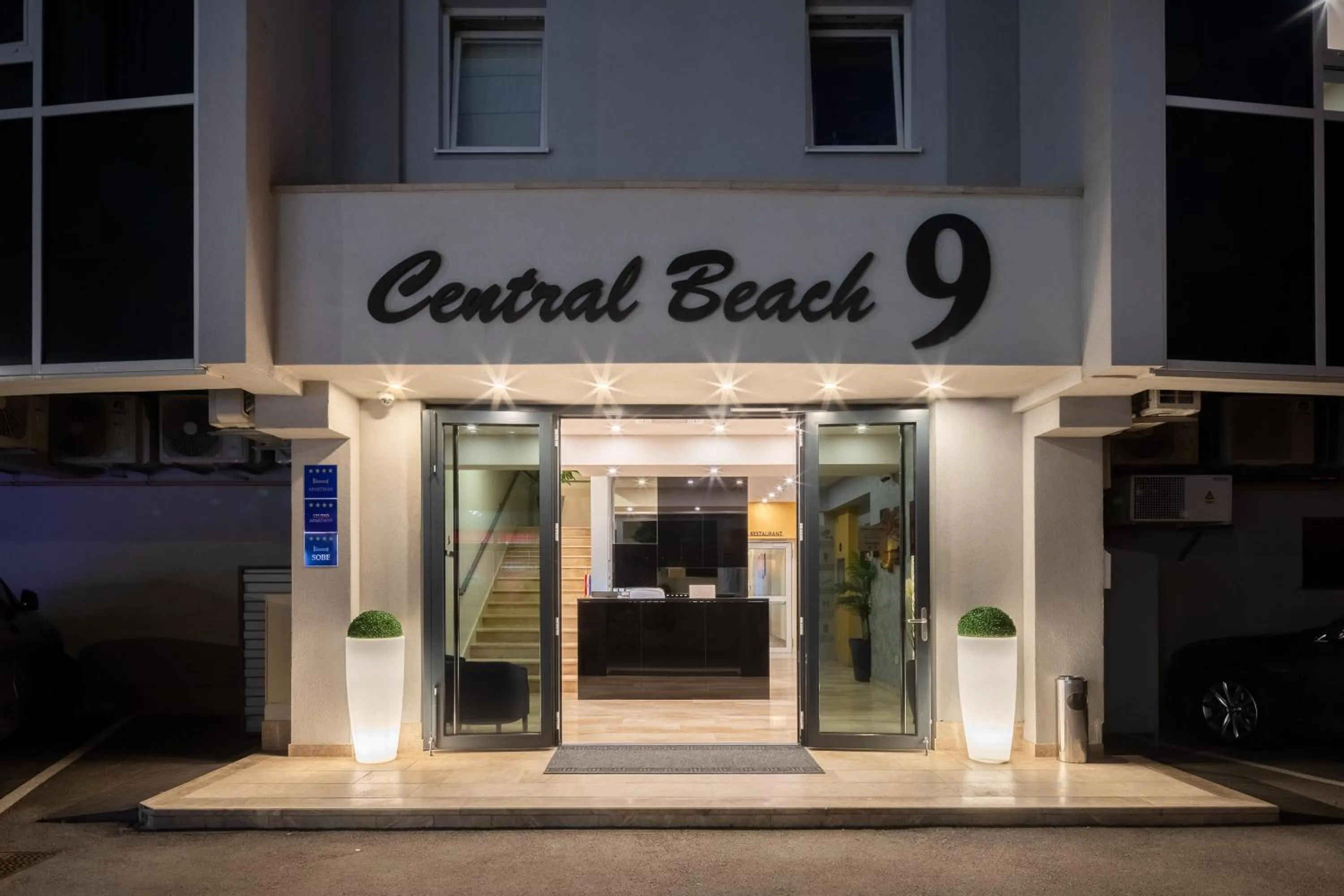 Night in Hotel Central Beach 9