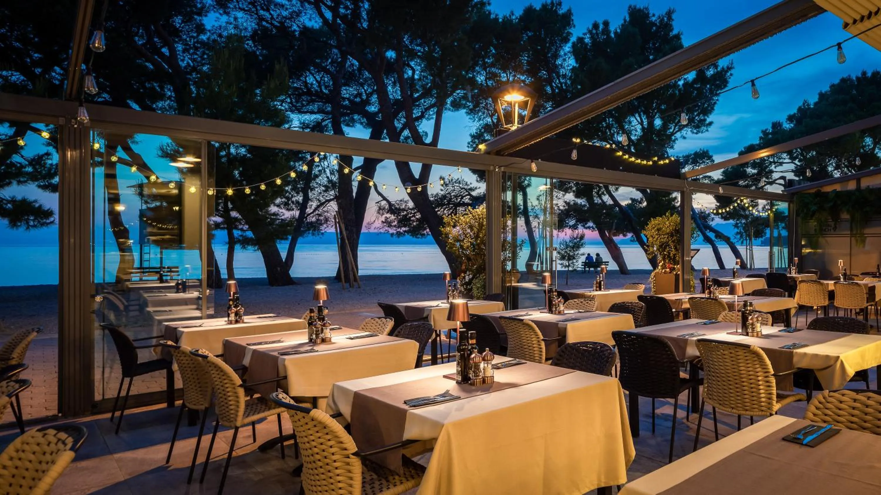 Restaurant/places to eat in Hotel Central Beach 9