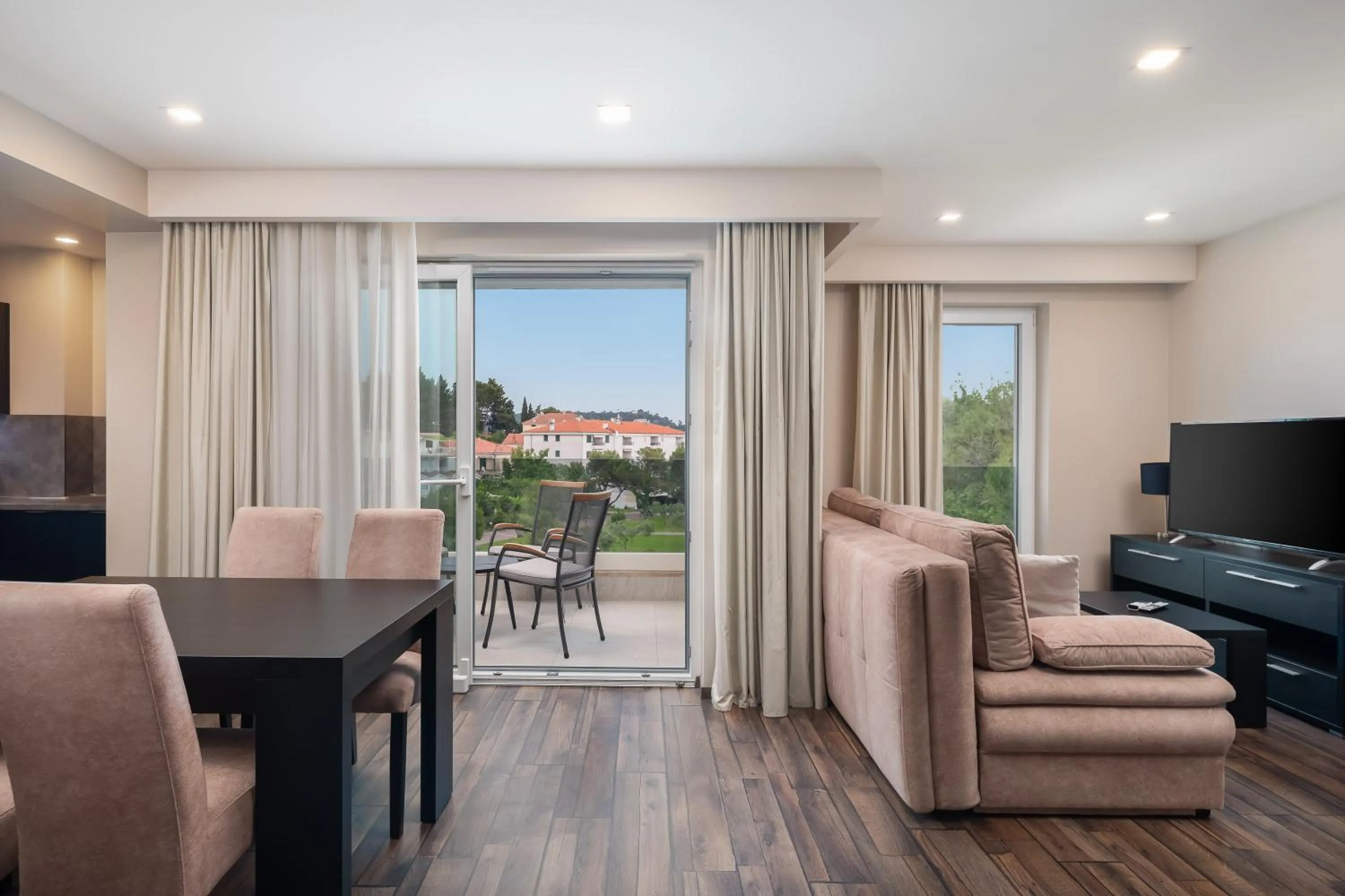 Garden view in Hotel Central Beach 9