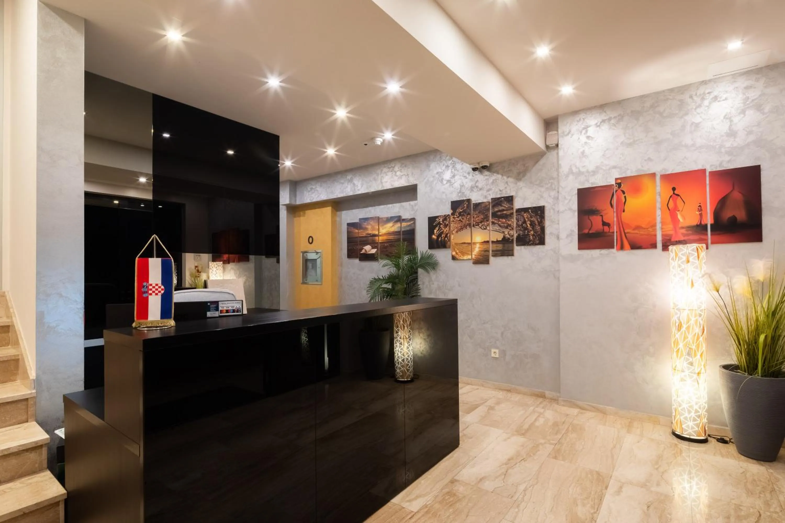 Lobby or reception in Hotel Central Beach 9