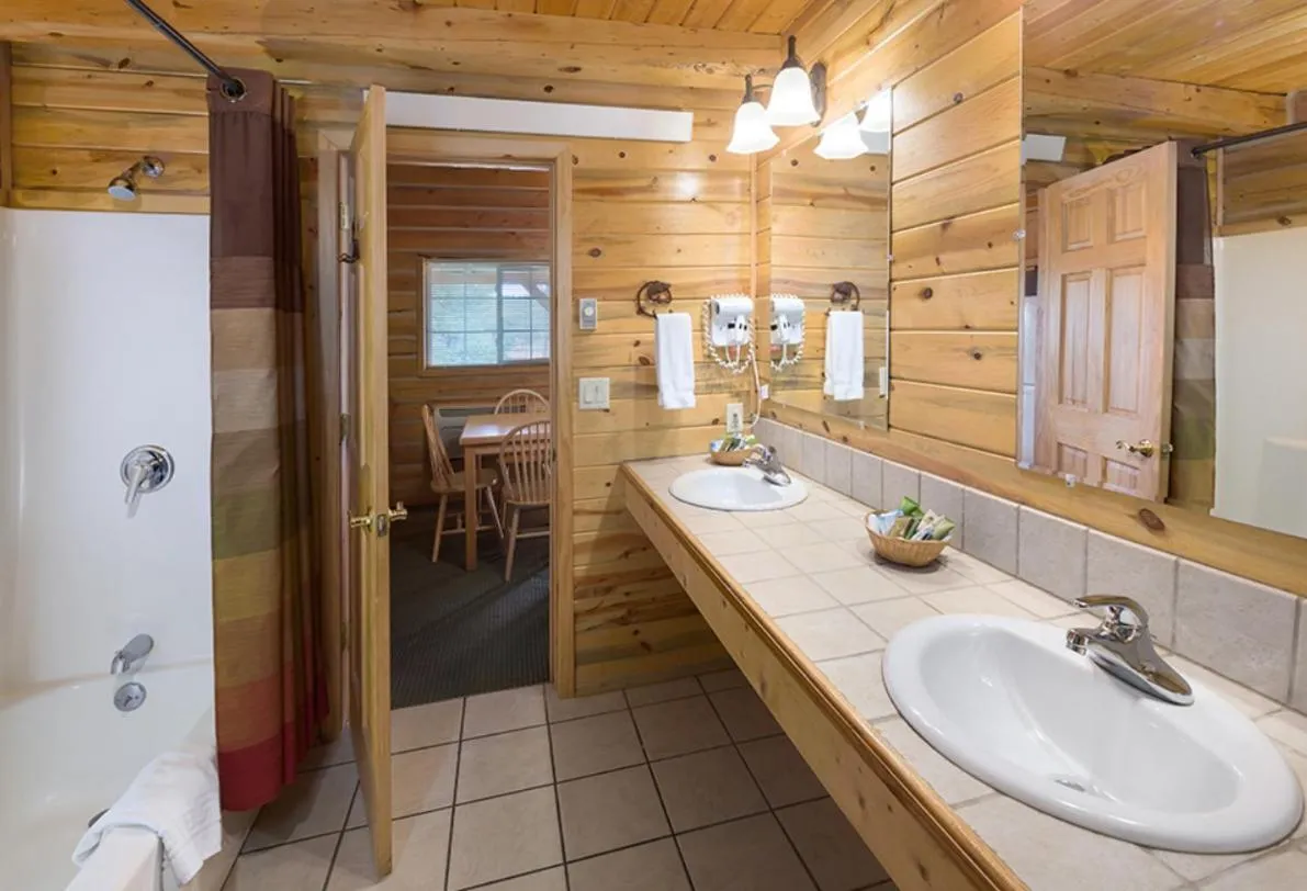 Rock Crest Lodge & Cabins
