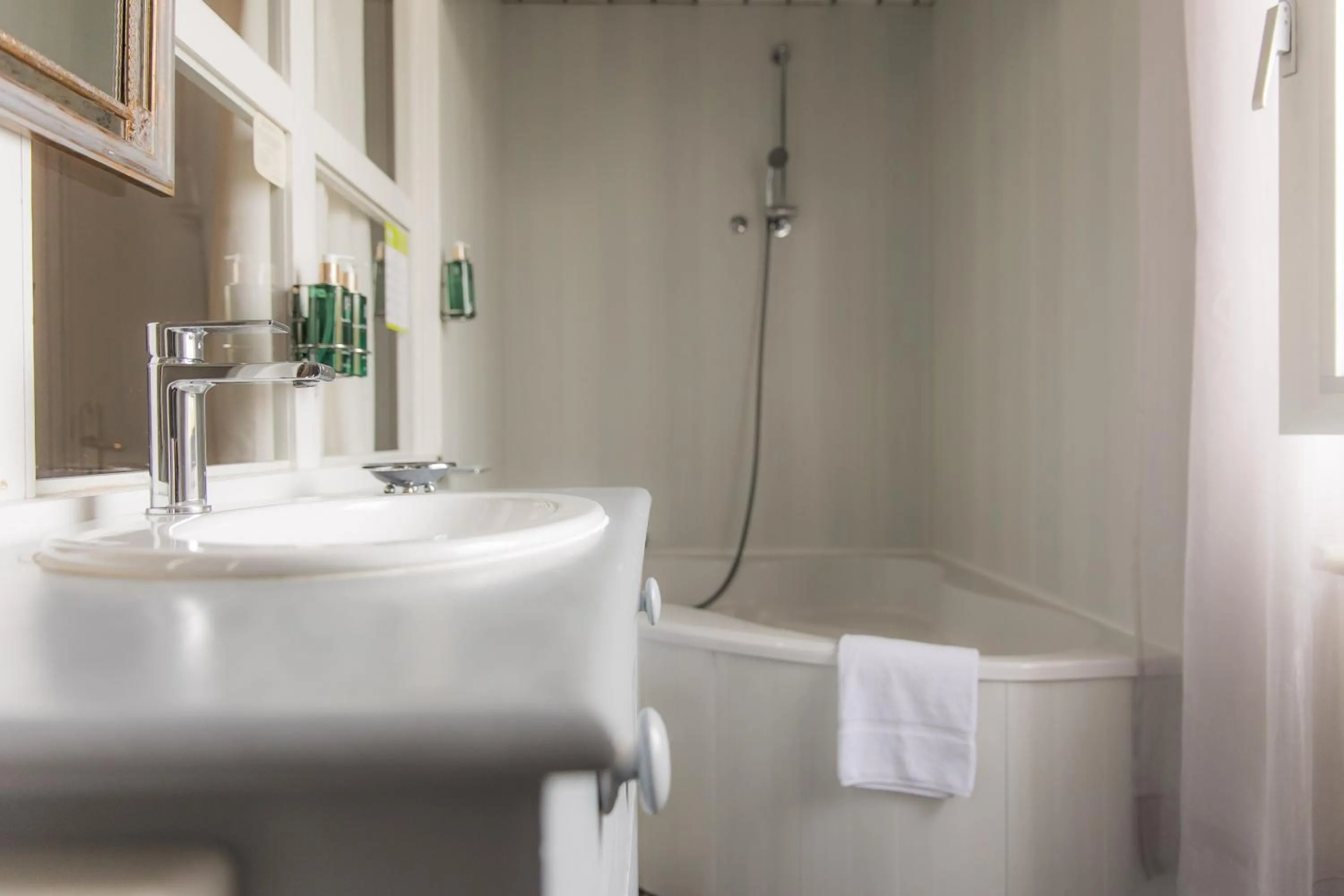 Bathroom in Hotel de Charme Le Sud Bretagne