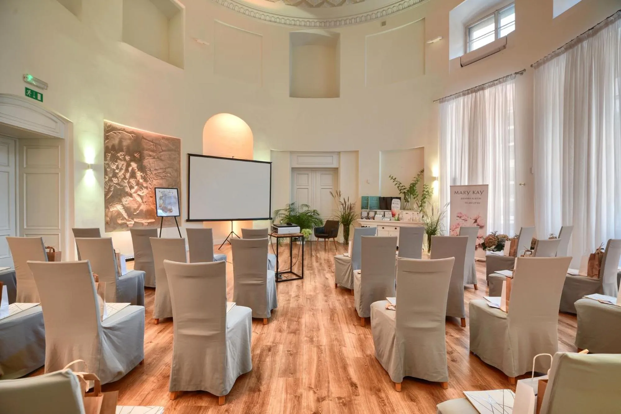 Business facilities in Pałac Pakosław