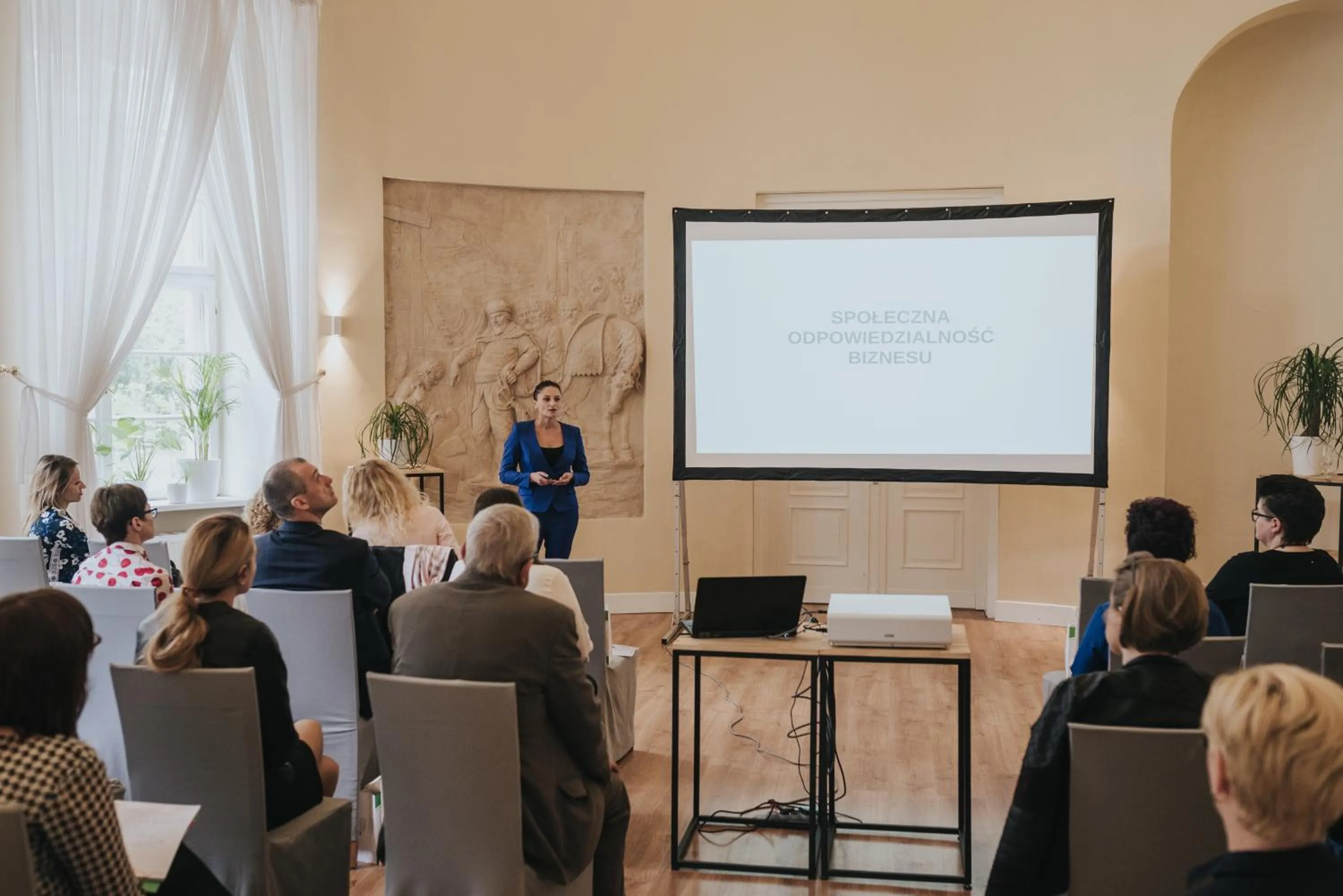 Business facilities in Pałac Pakosław