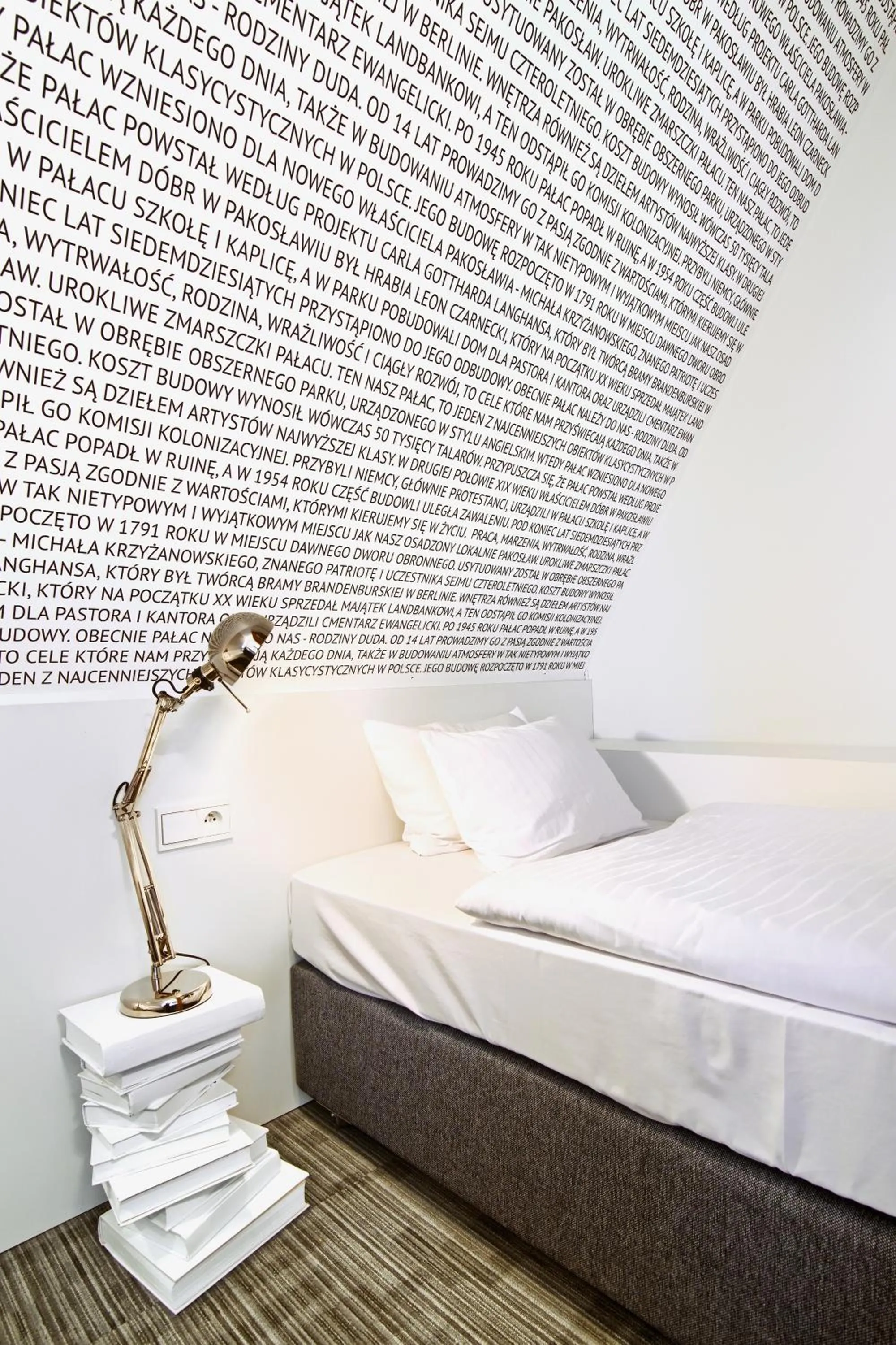 Photo of the whole room, Bed in Pałac Pakosław