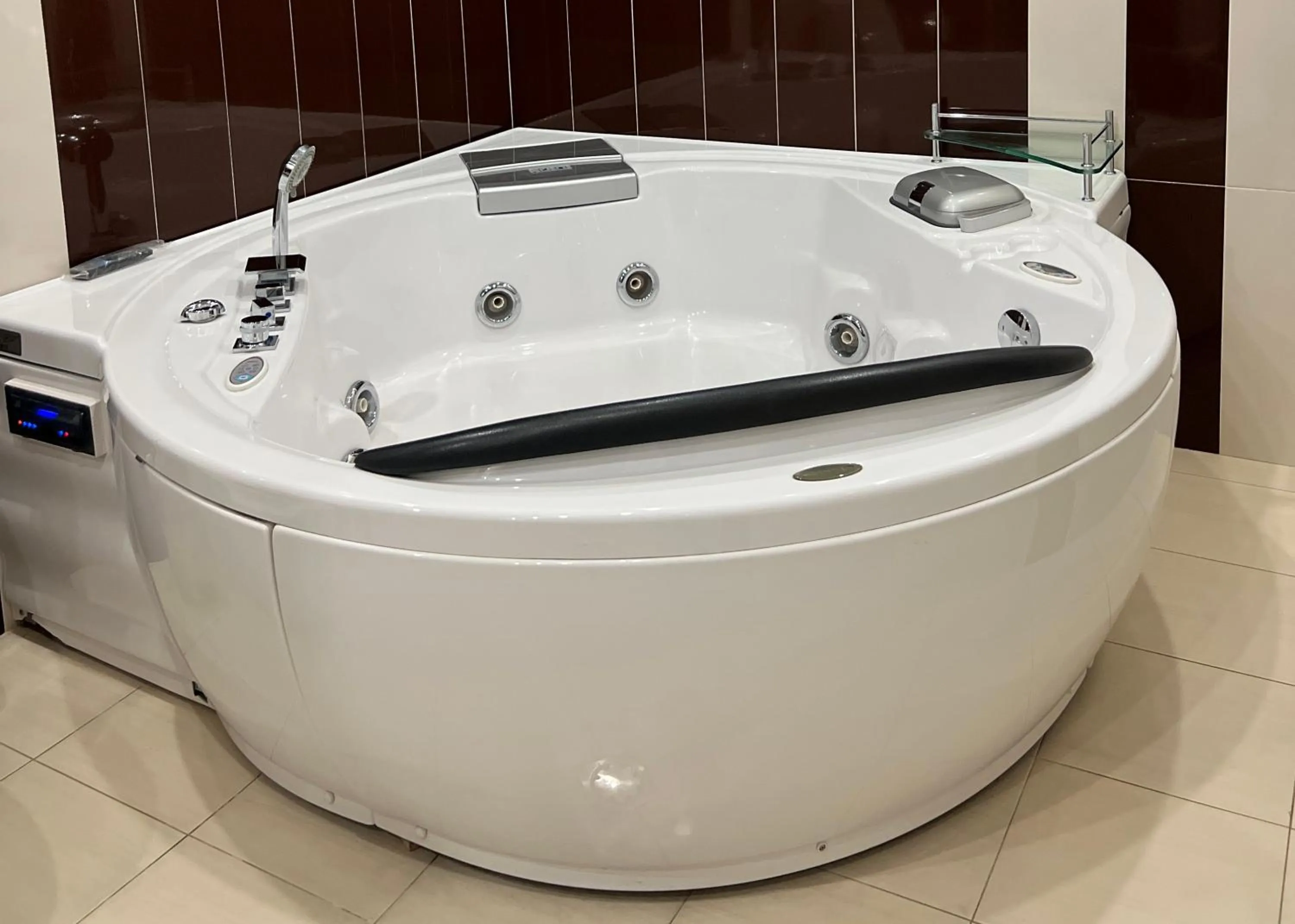 Hot Tub in Grand Hills