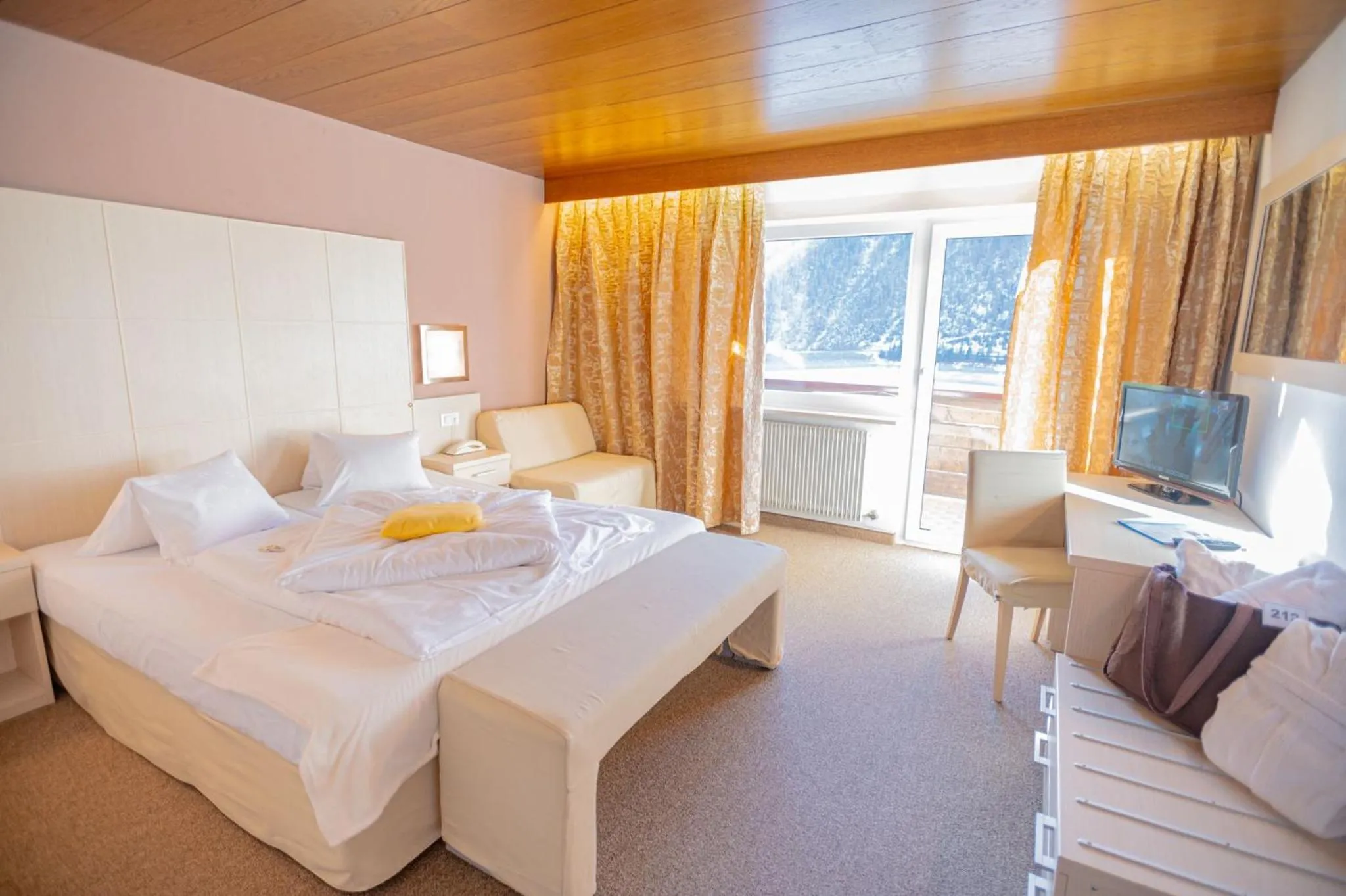 Photo of the whole room, Bed in Hotel Vernagt