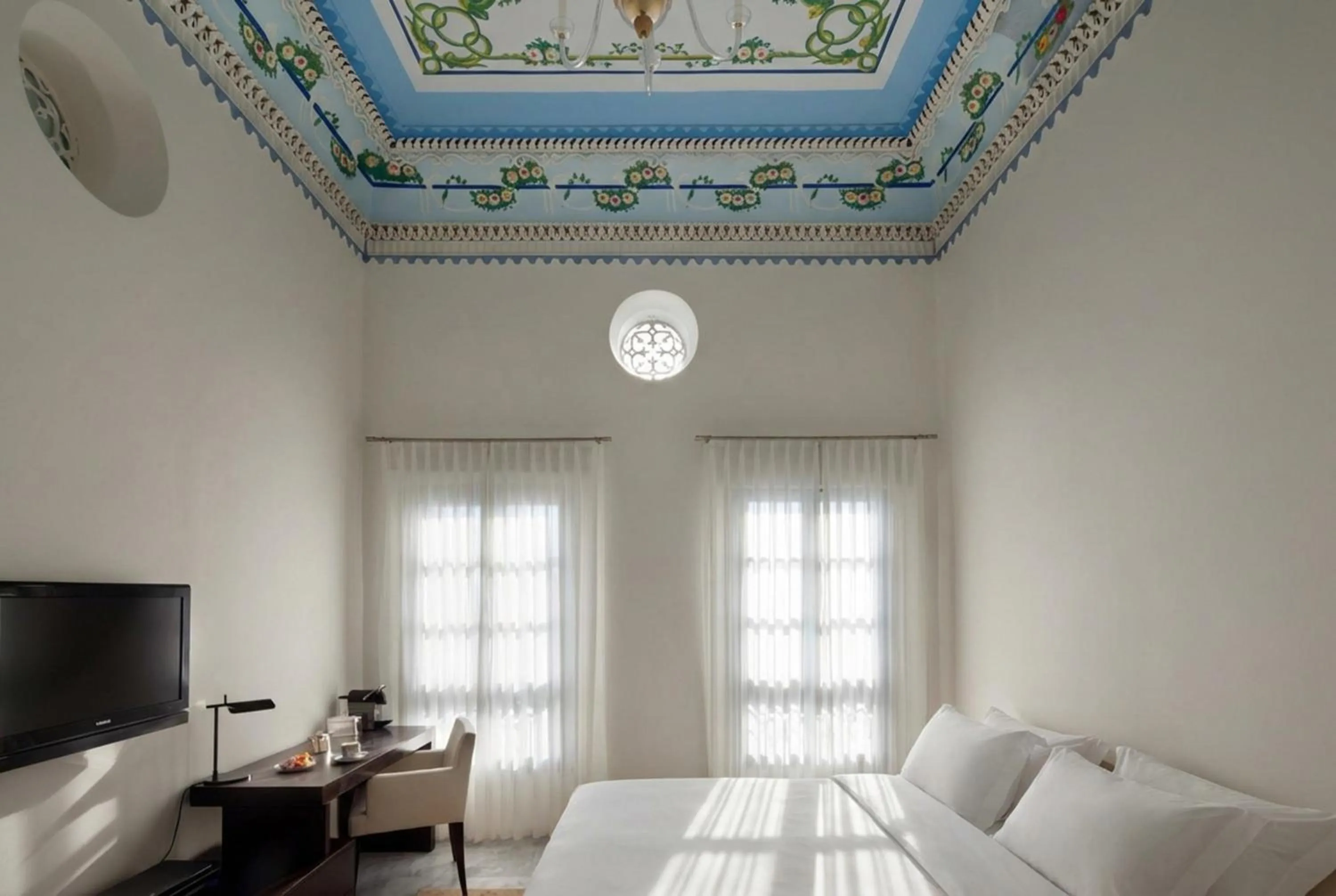 Bed in The Efendi Hotel Akko