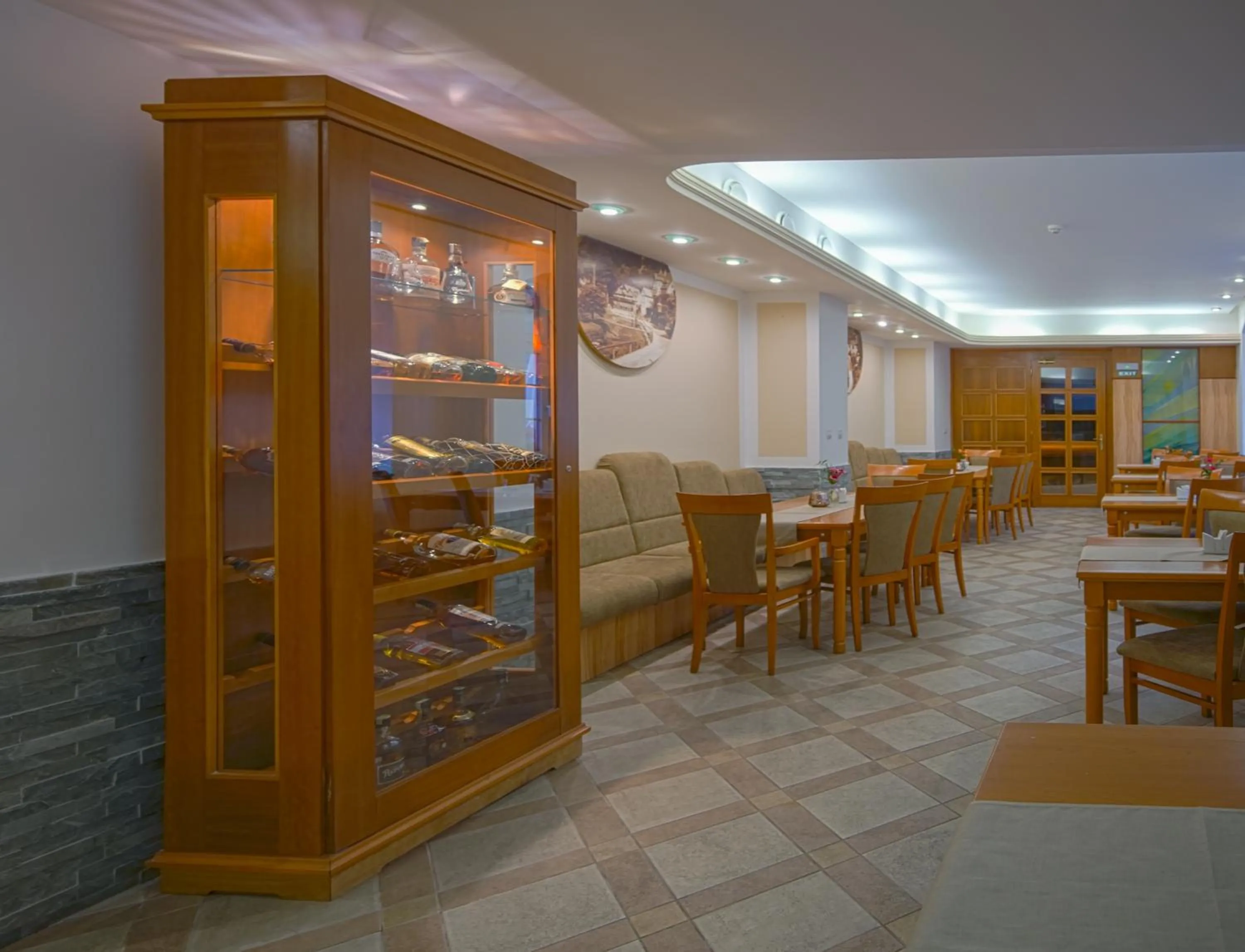 Restaurant/places to eat in Hotel Praha