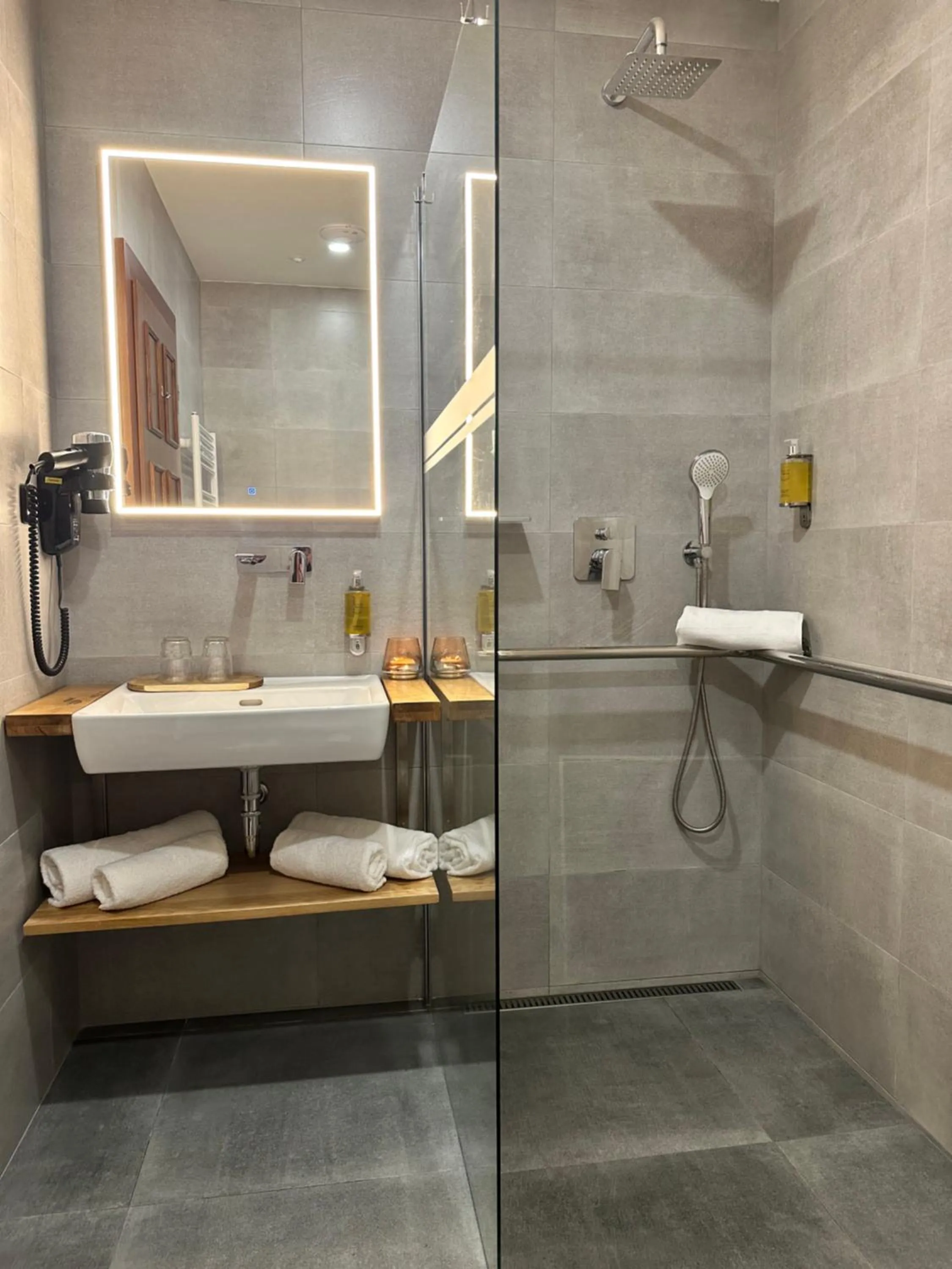 Shower in Hotel Praha