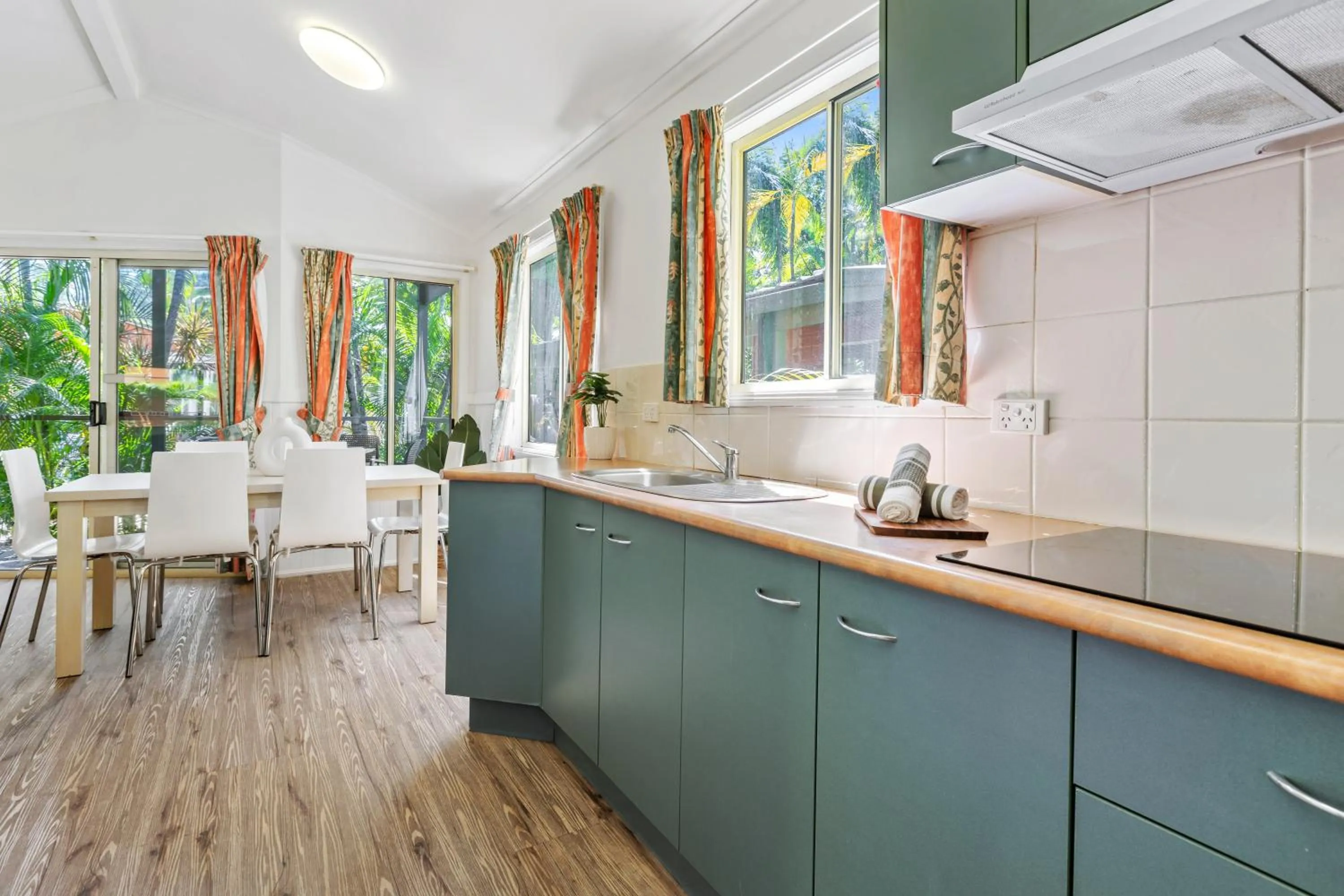 Kitchen or kitchenette in Tasman Holiday Parks - Airlie Beach