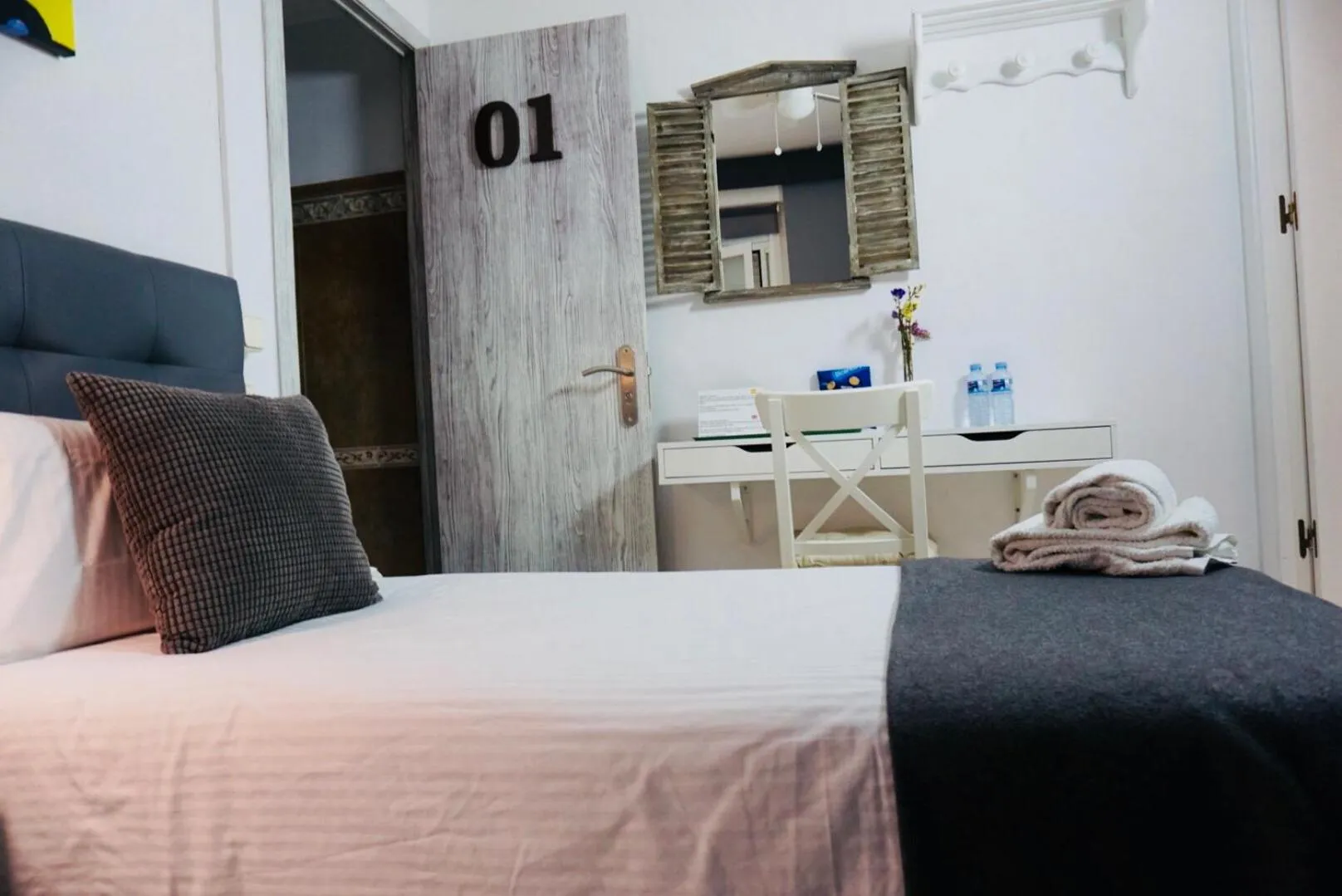 Bed in Hostal Lleida