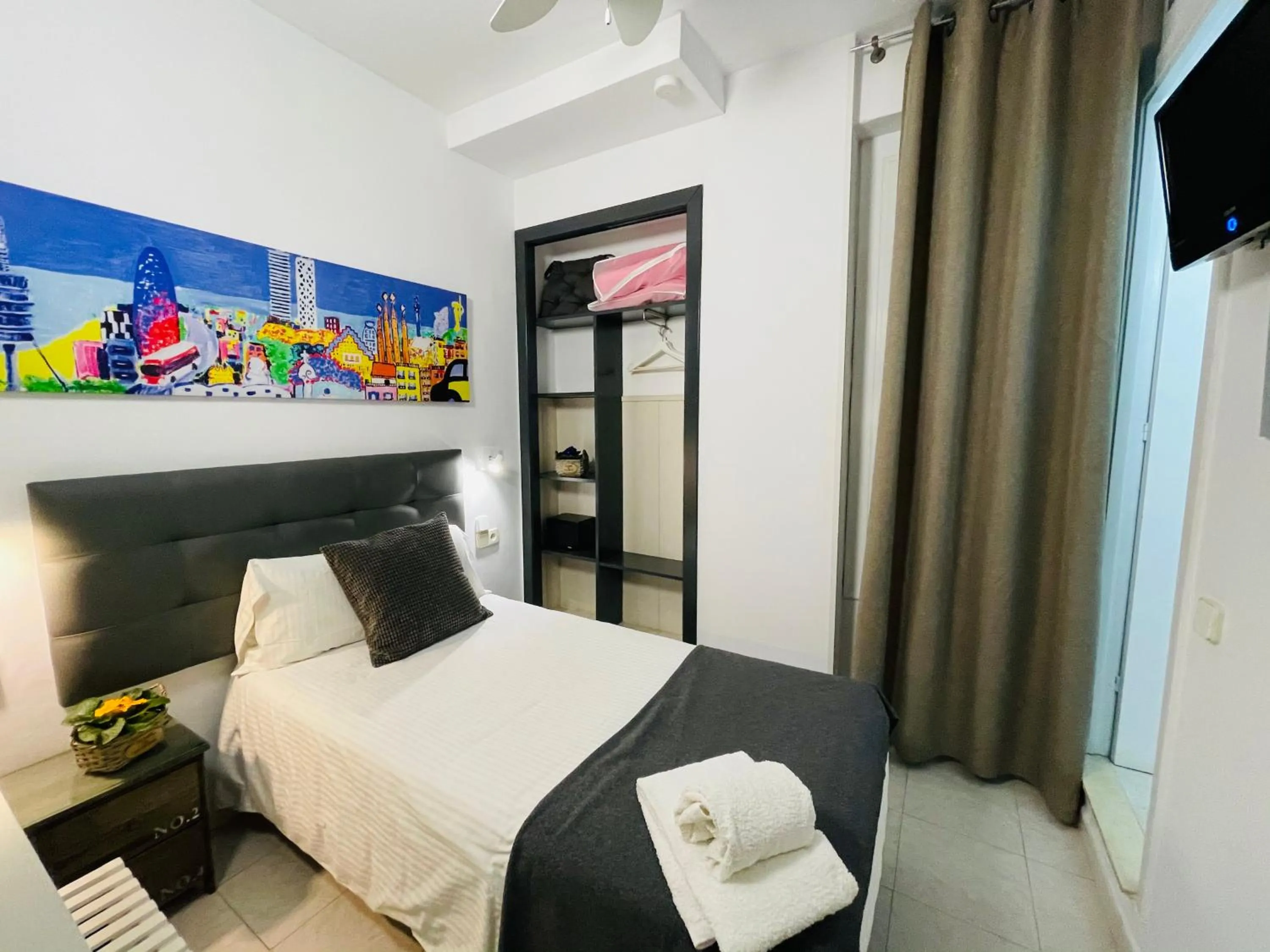 Bed in Hostal Lleida