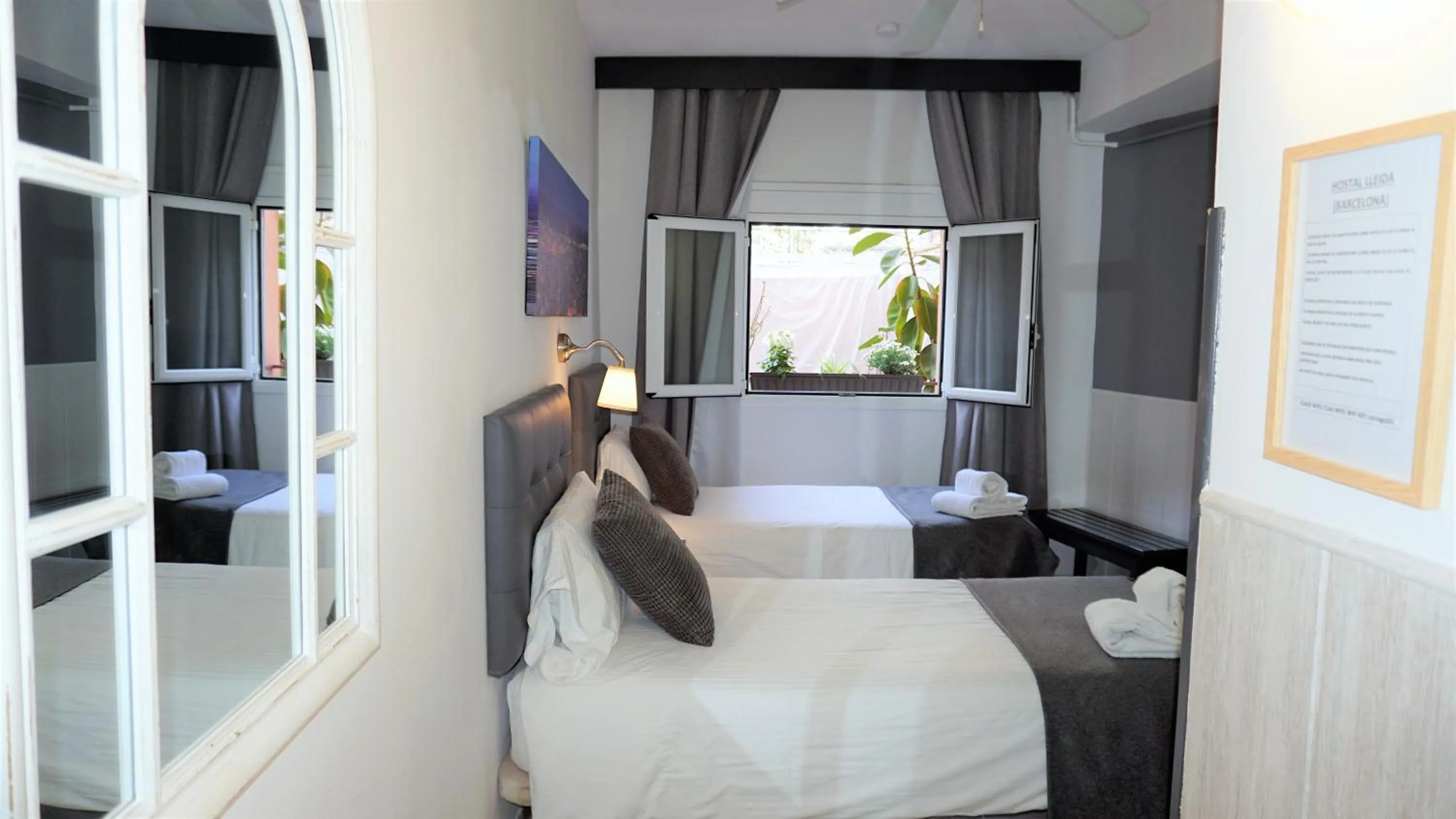 Photo of the whole room, Bed in Hostal Lleida