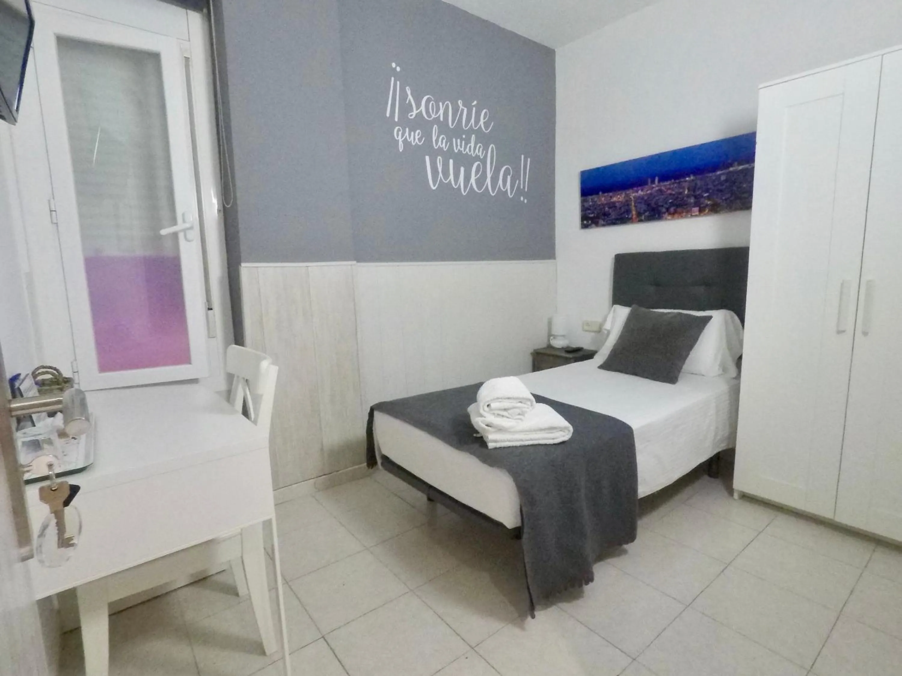 Photo of the whole room, Bed in Hostal Lleida