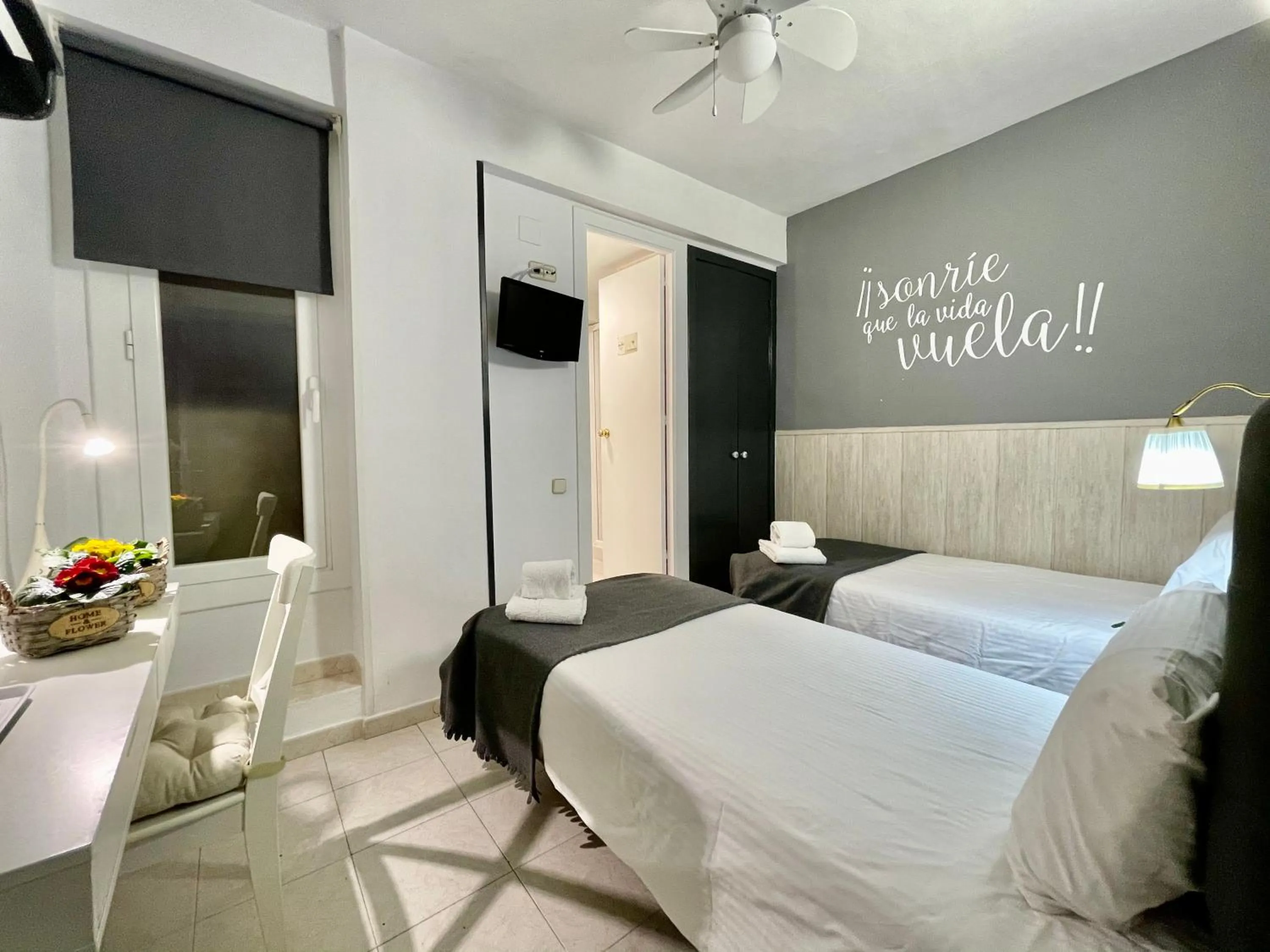 Bed in Hostal Lleida