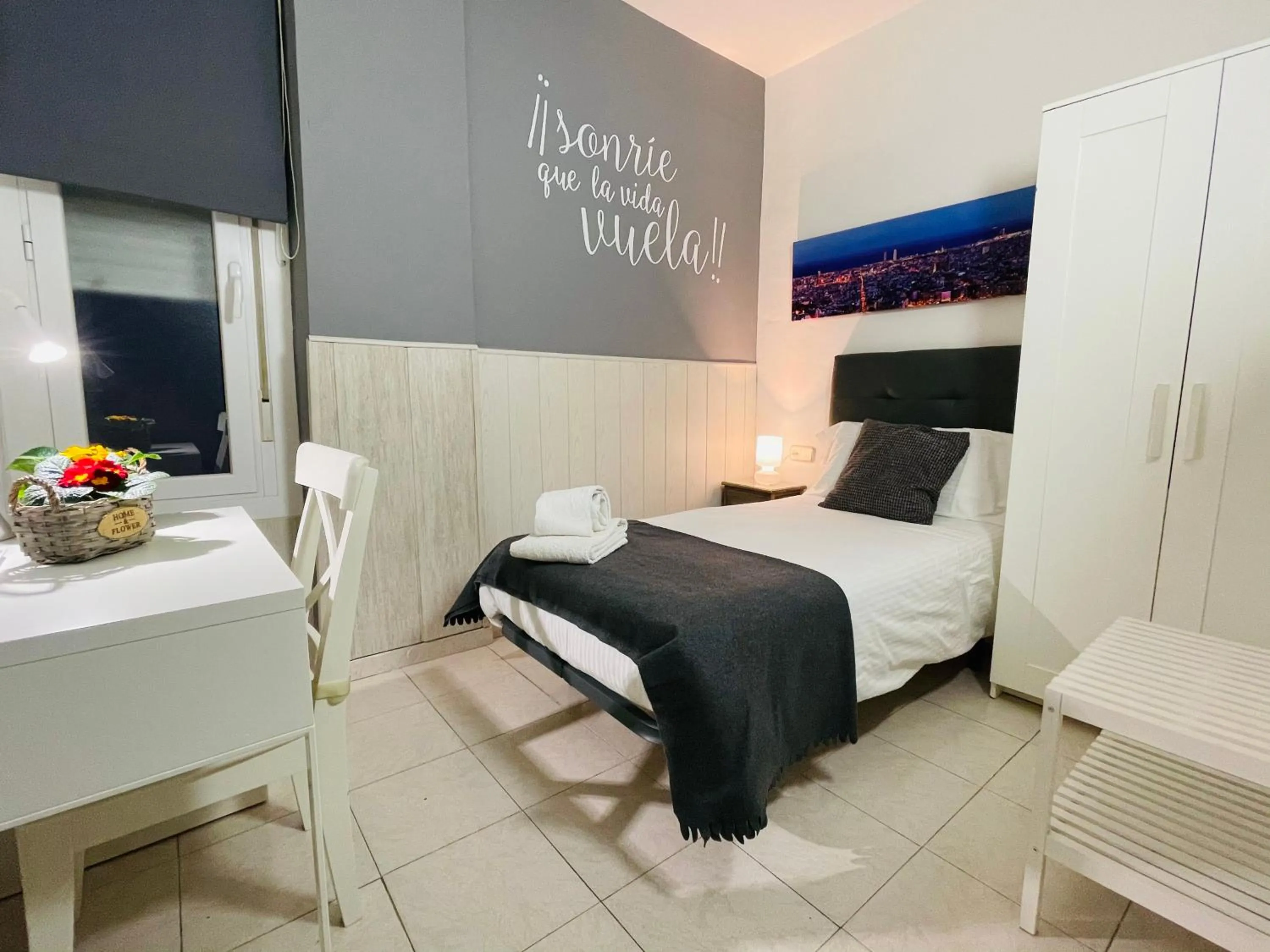 Bed in Hostal Lleida