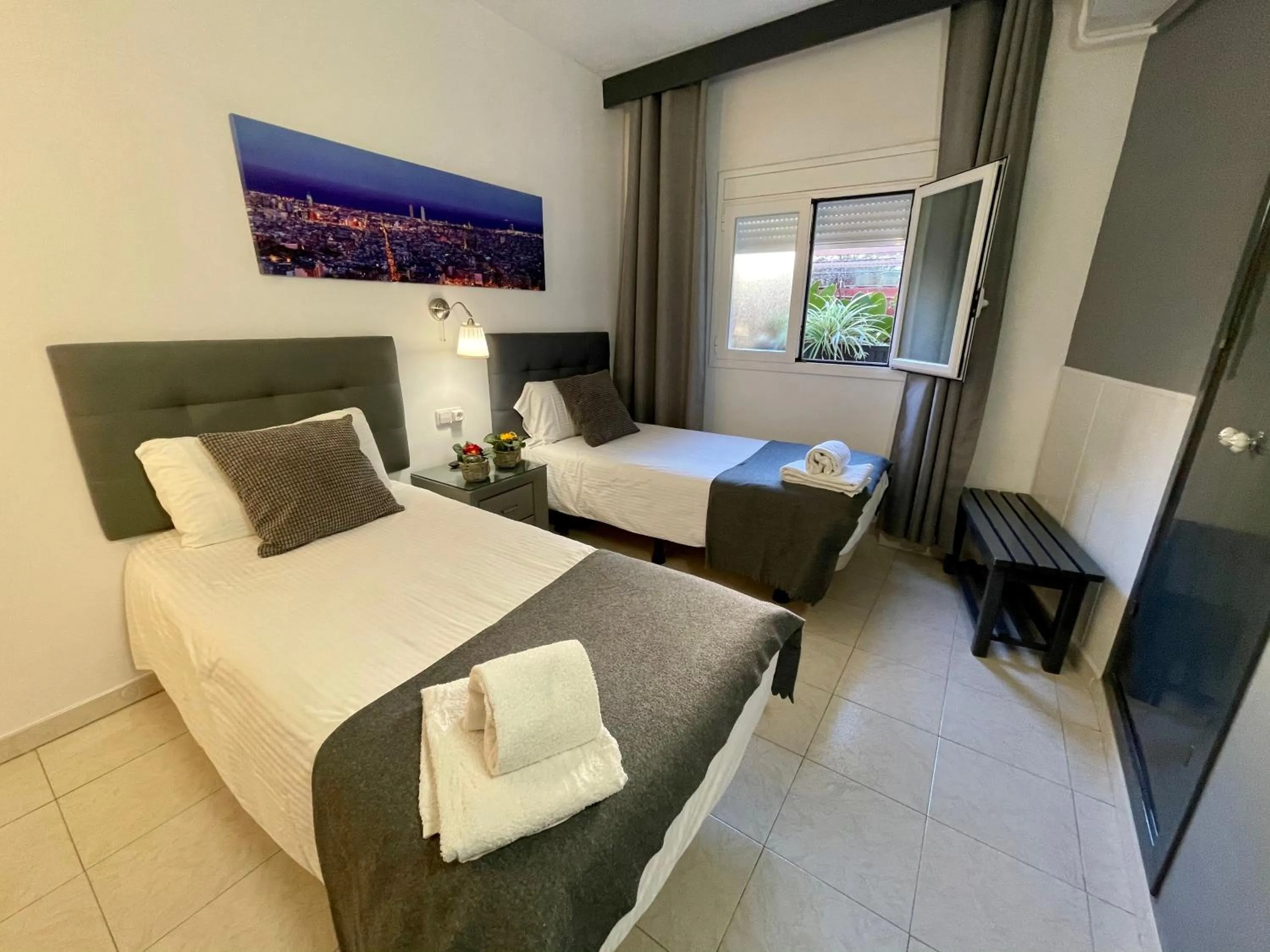 Bed in Hostal Lleida