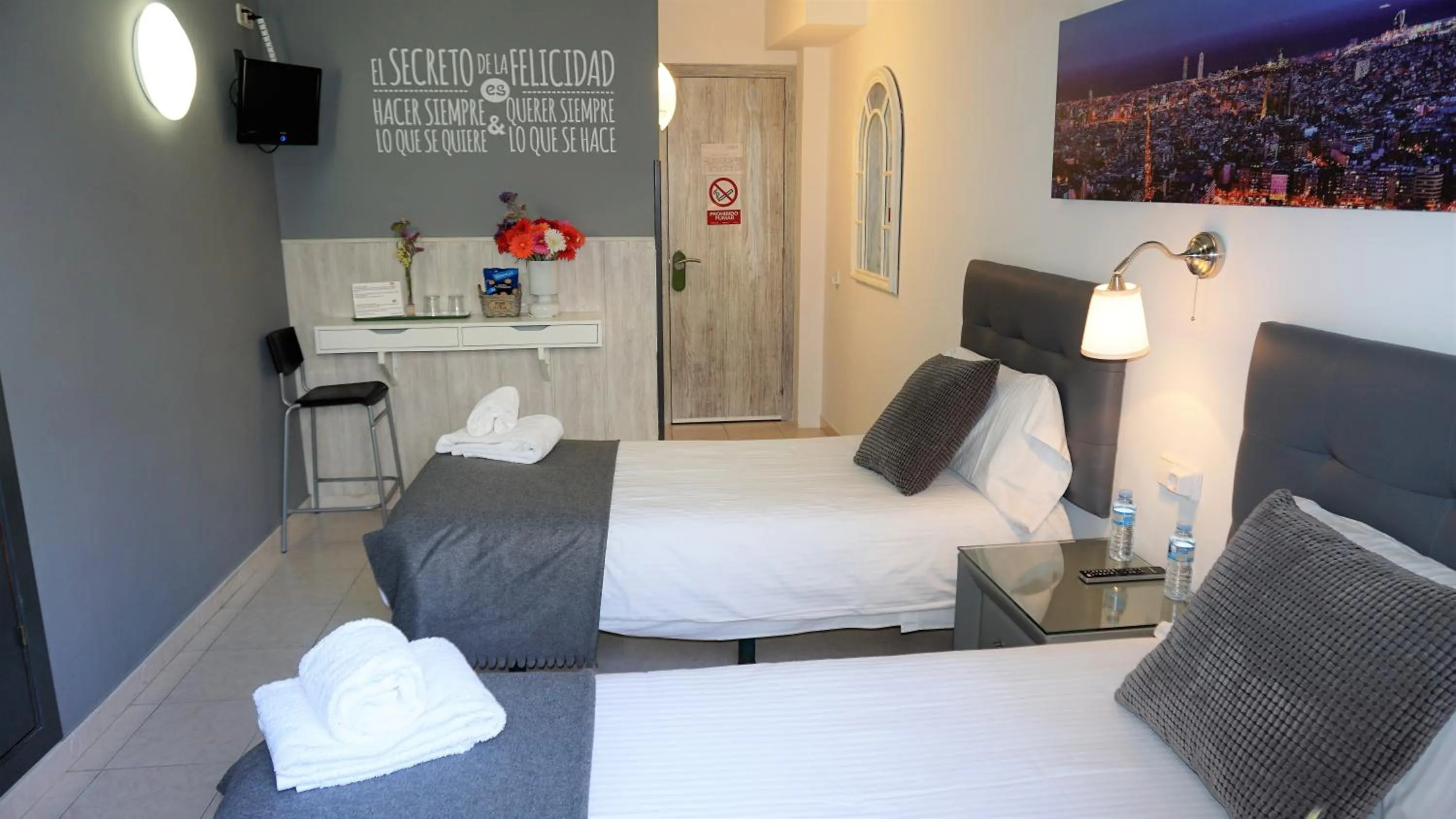 Photo of the whole room, Bed in Hostal Lleida