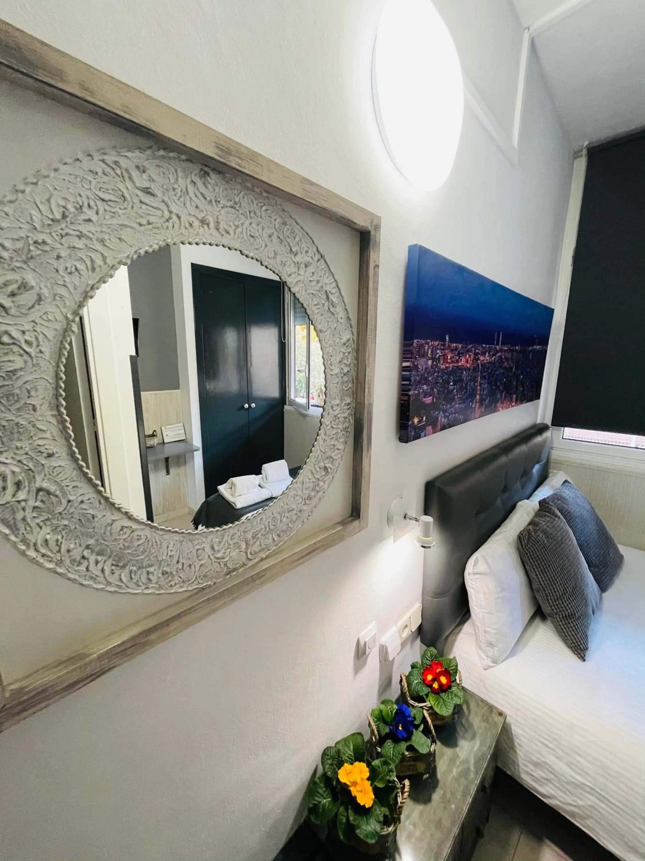 Bed in Hostal Lleida