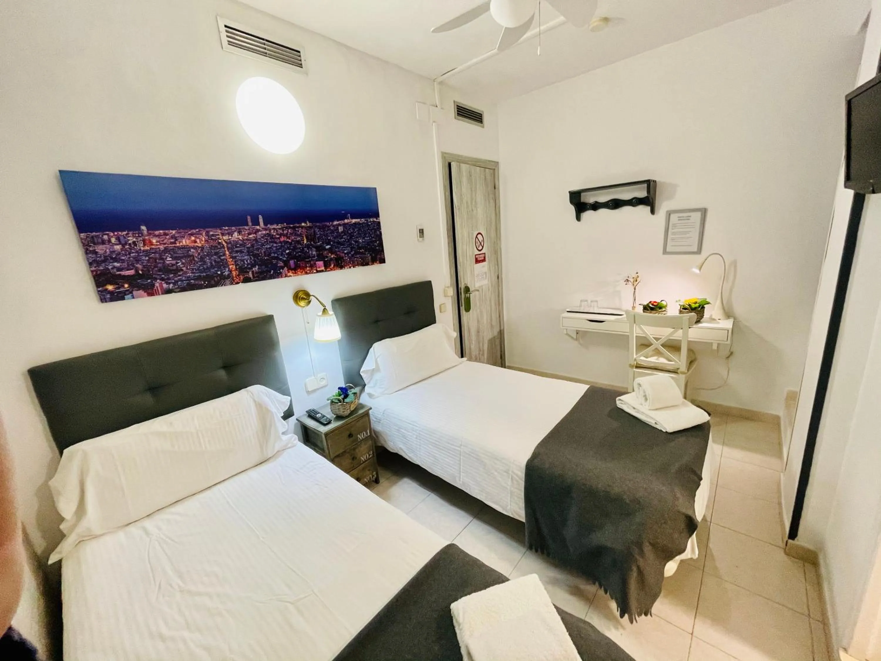 Bed in Hostal Lleida