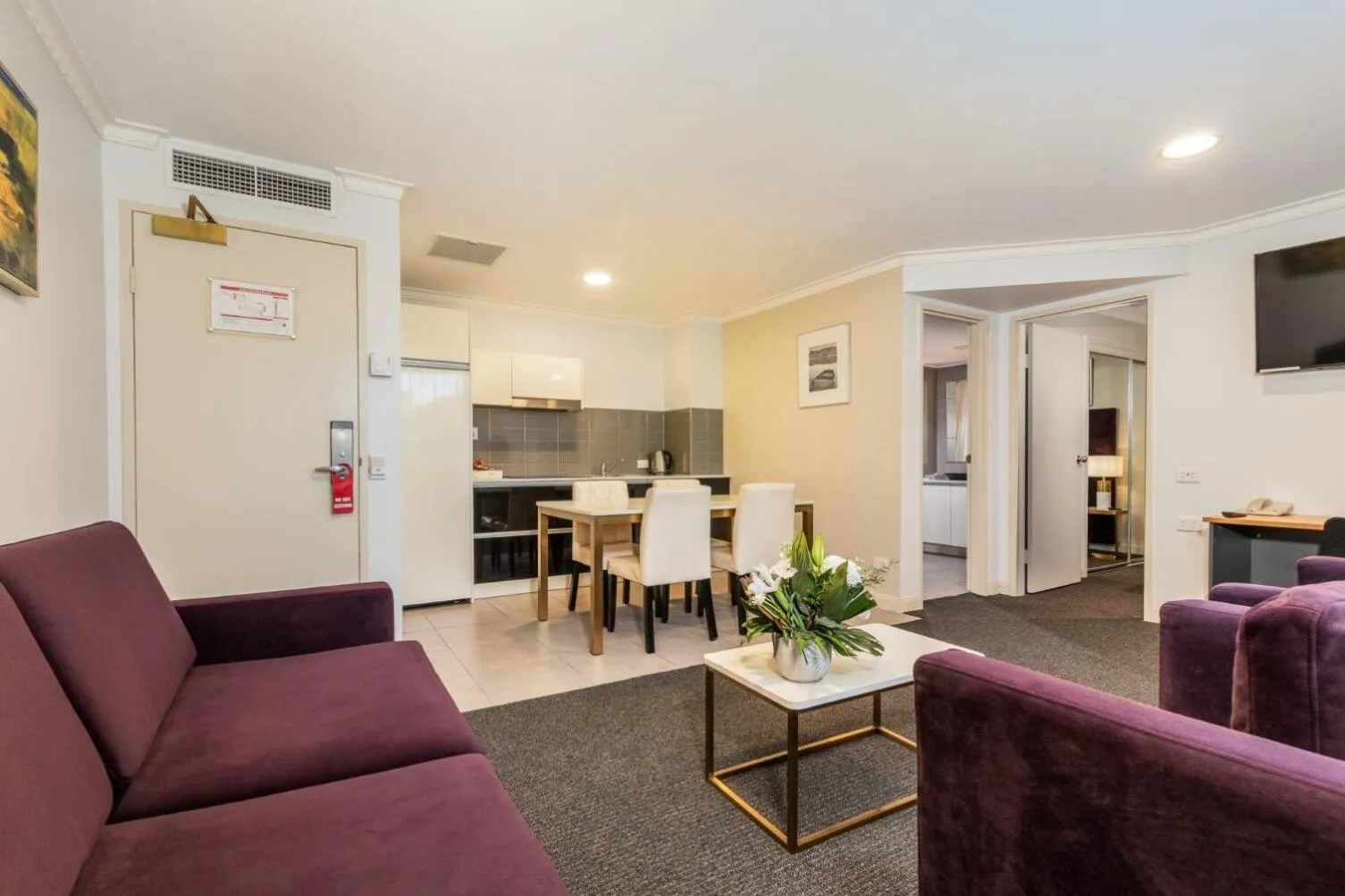 TV and multimedia in Hotel Diana Woolloongabba