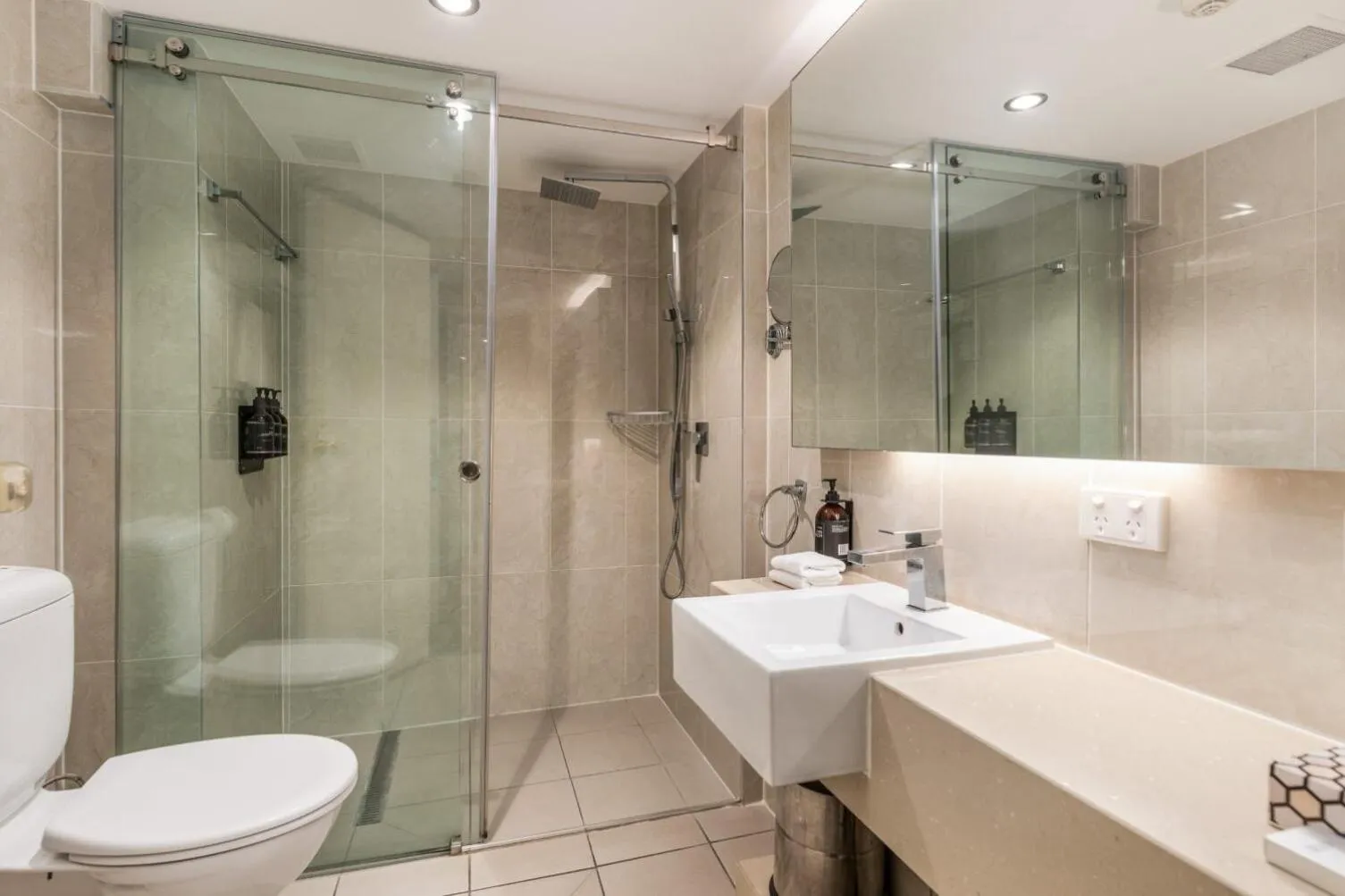 Shower in Hotel Diana Woolloongabba