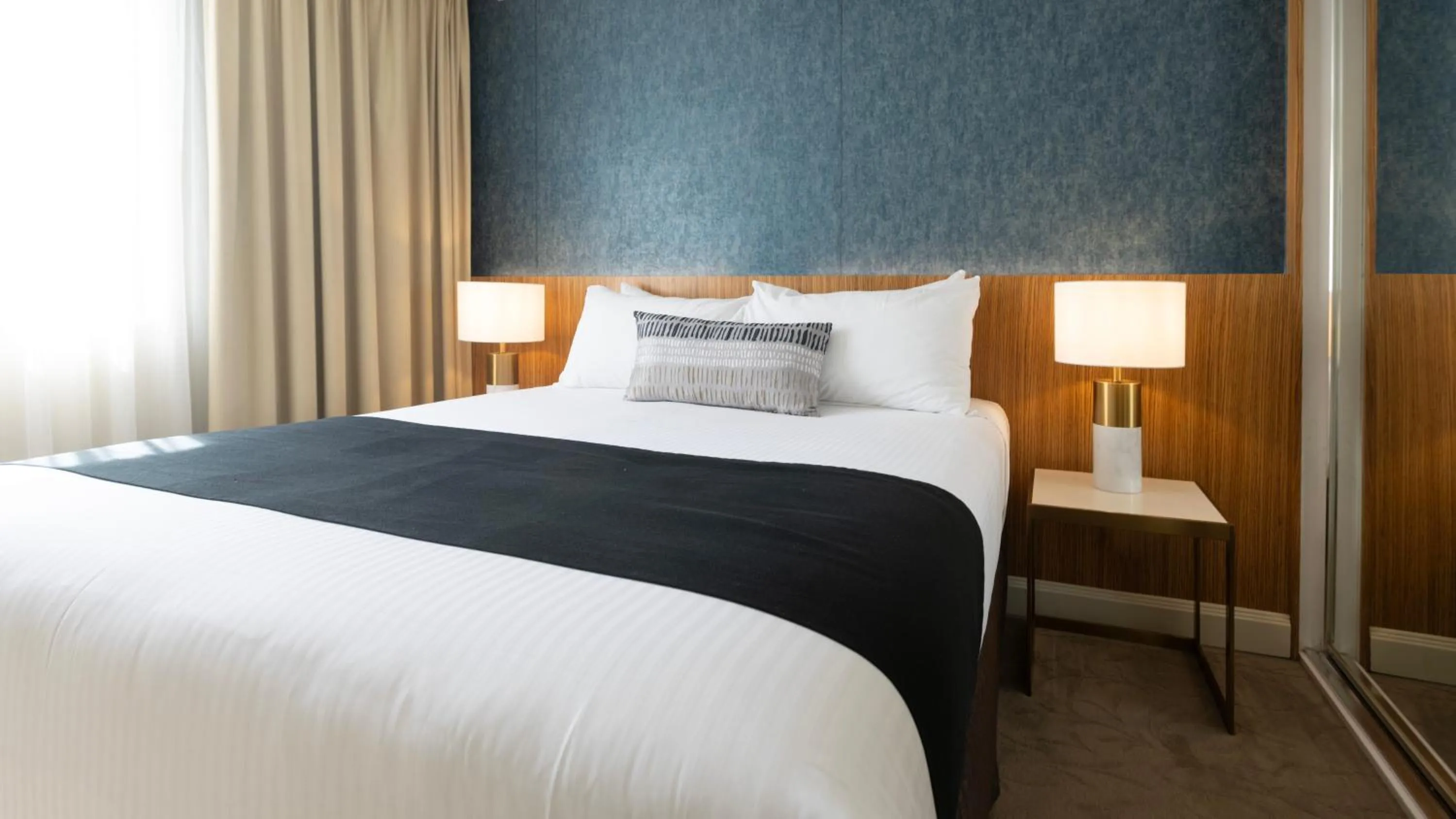 Bedroom, Bed in Hotel Diana Woolloongabba