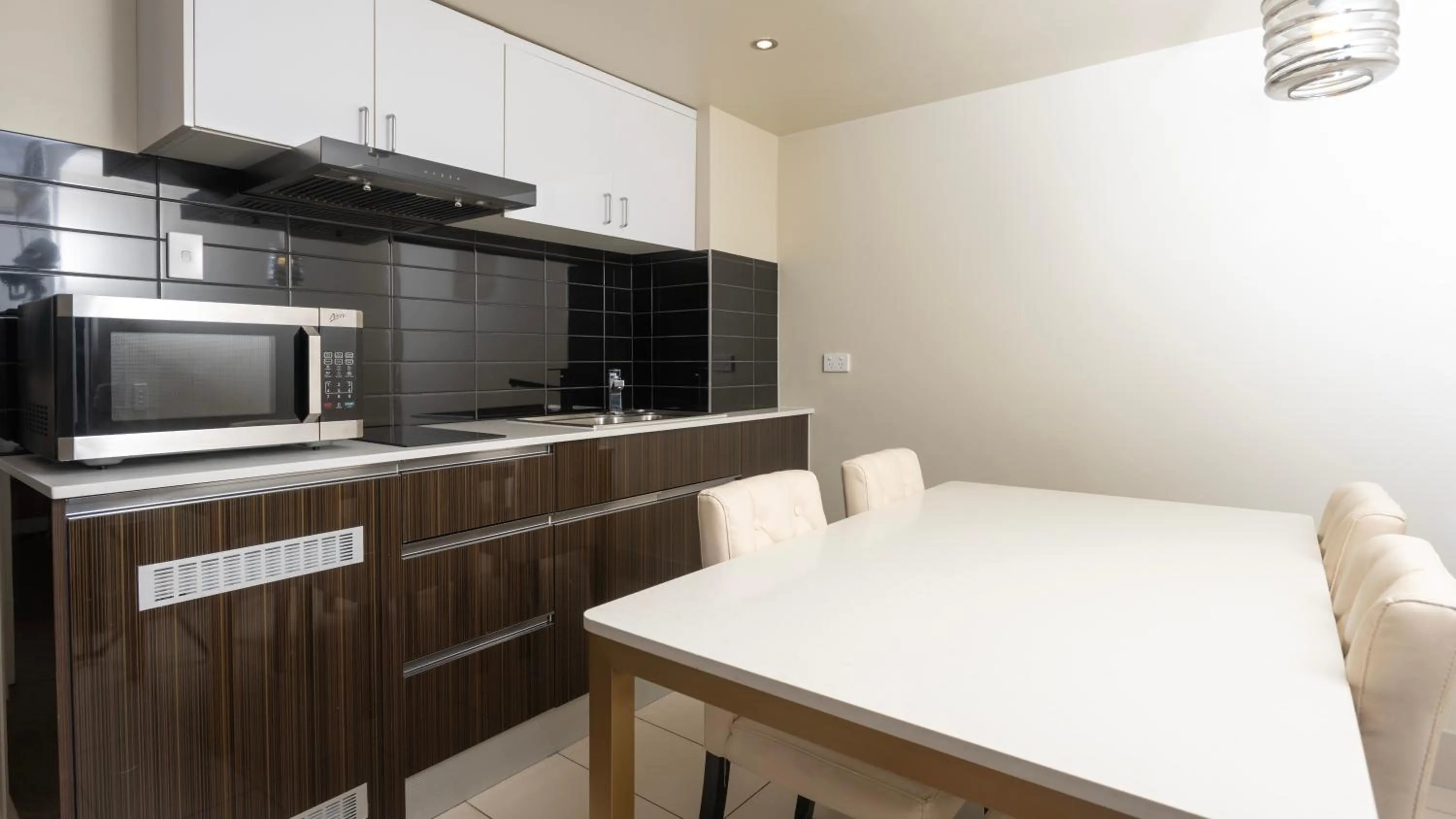 Kitchen or kitchenette in Hotel Diana Woolloongabba