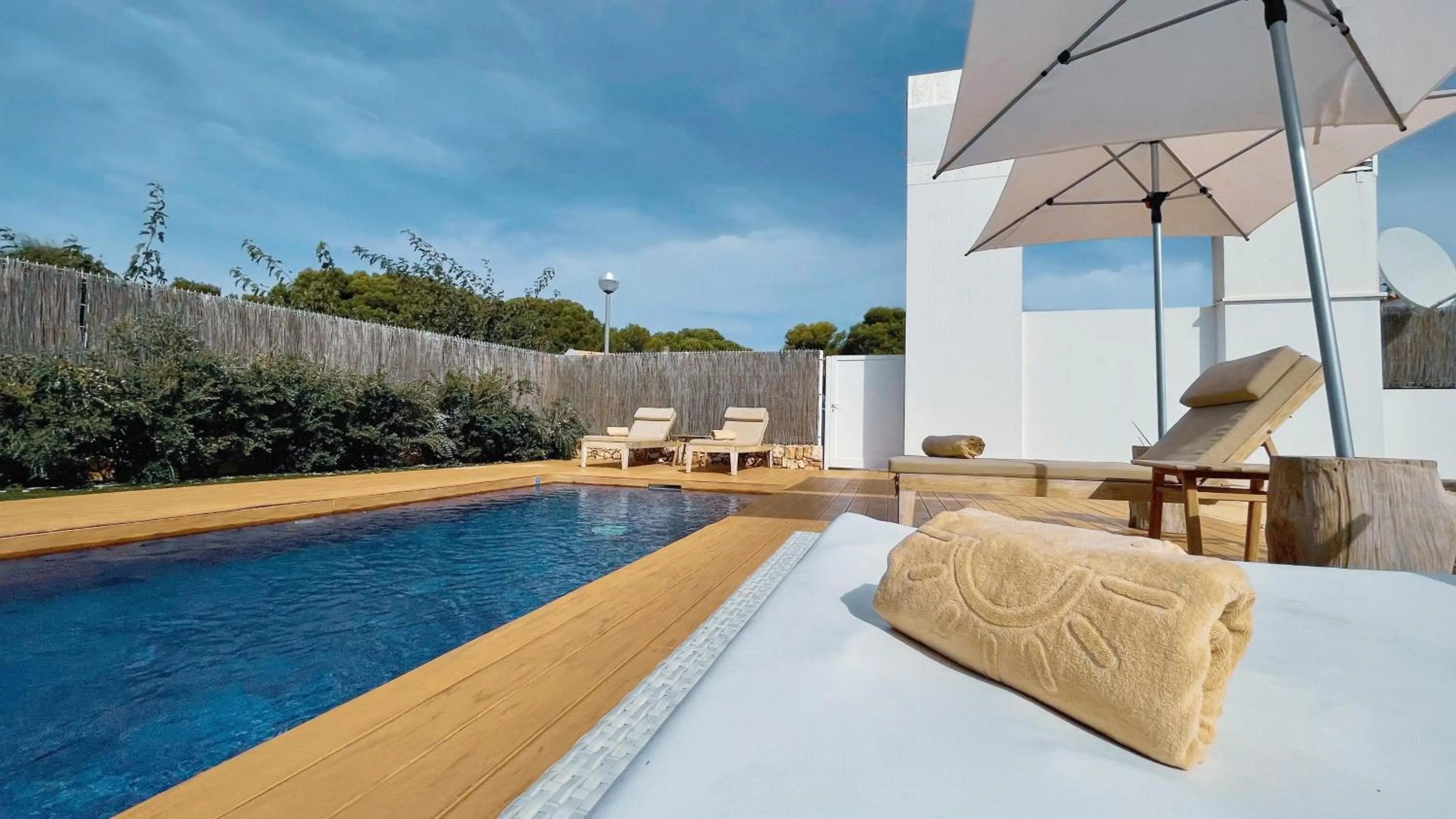 Photo of the whole room in Lago Resort Menorca - Villas & Bungalows del Lago