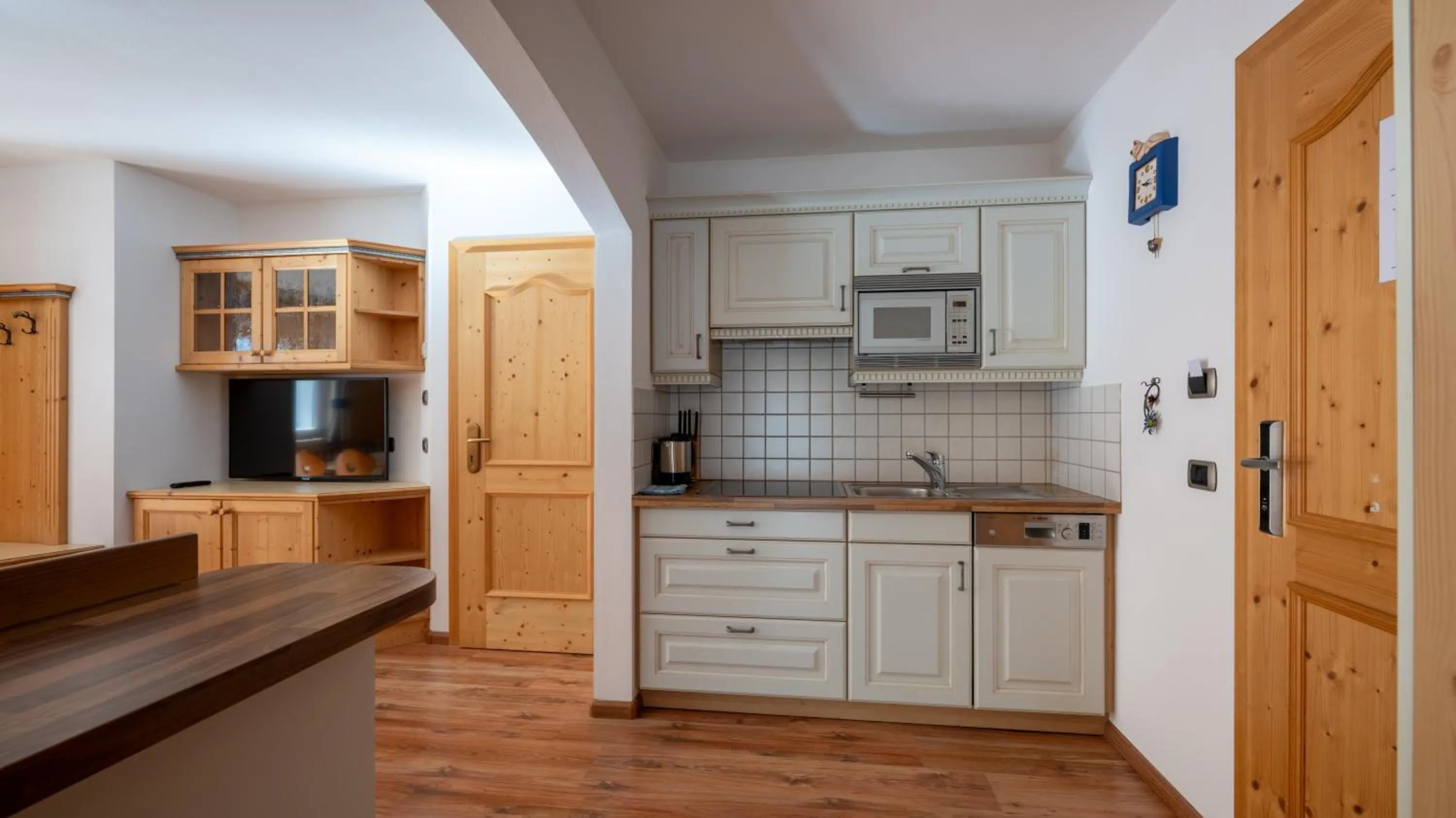 Kitchen or kitchenette in Garni Hotel and Apartments Wildbach