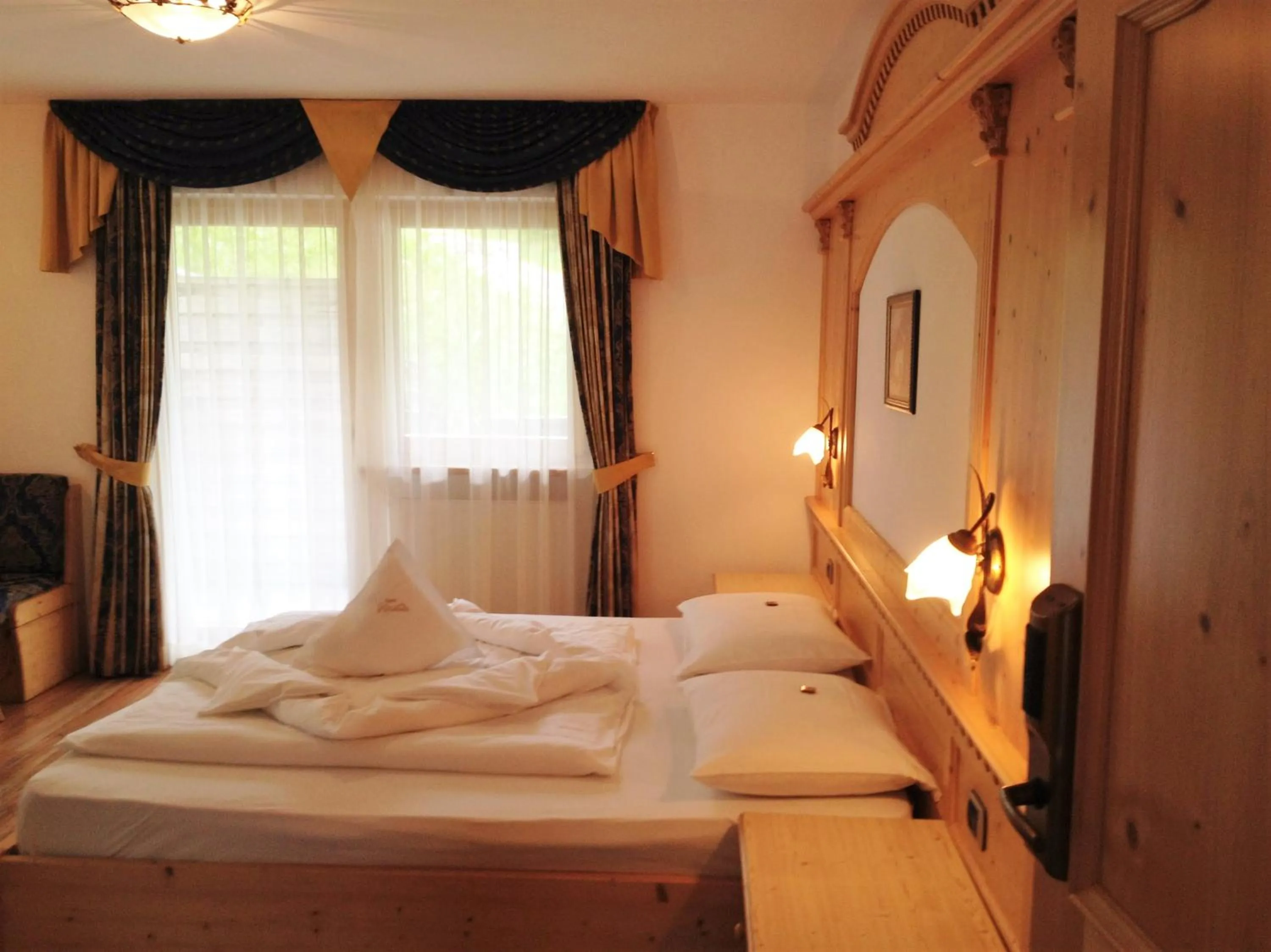 Bed in Garni Hotel and Apartments Wildbach