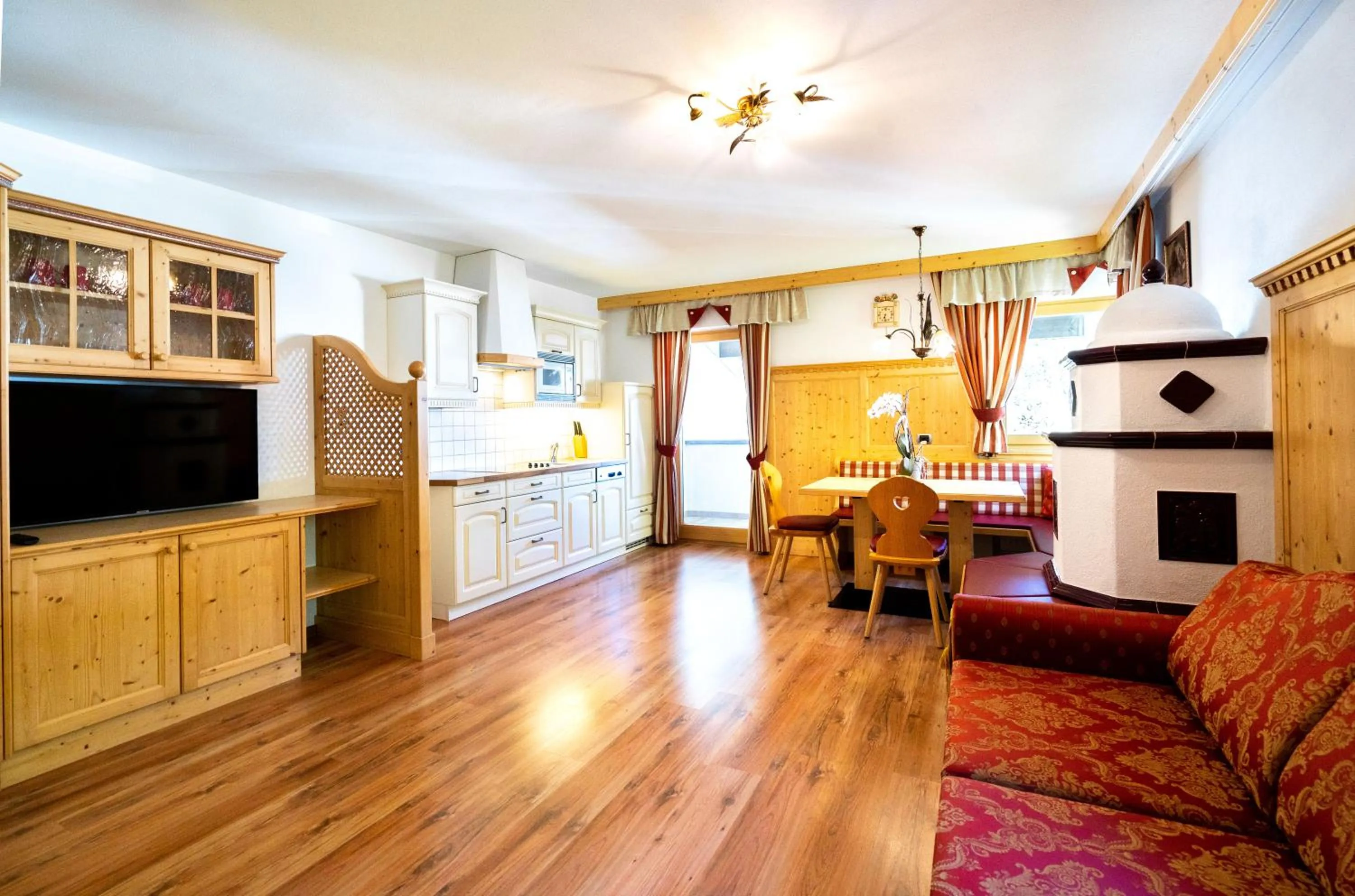 Kitchen or kitchenette in Garni Hotel and Apartments Wildbach