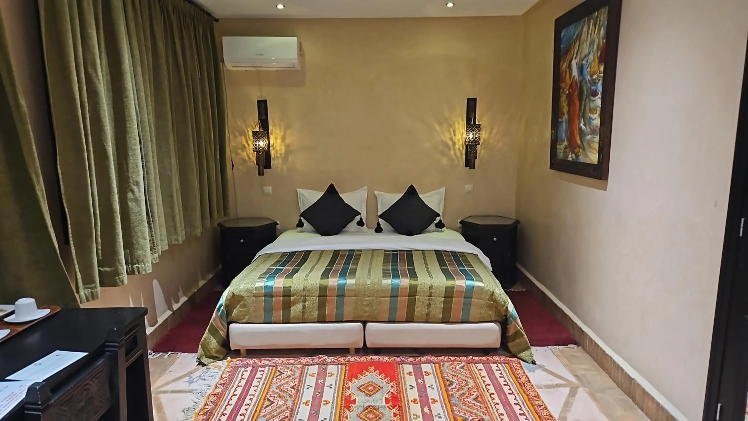 Bed in Riad Dar Haven