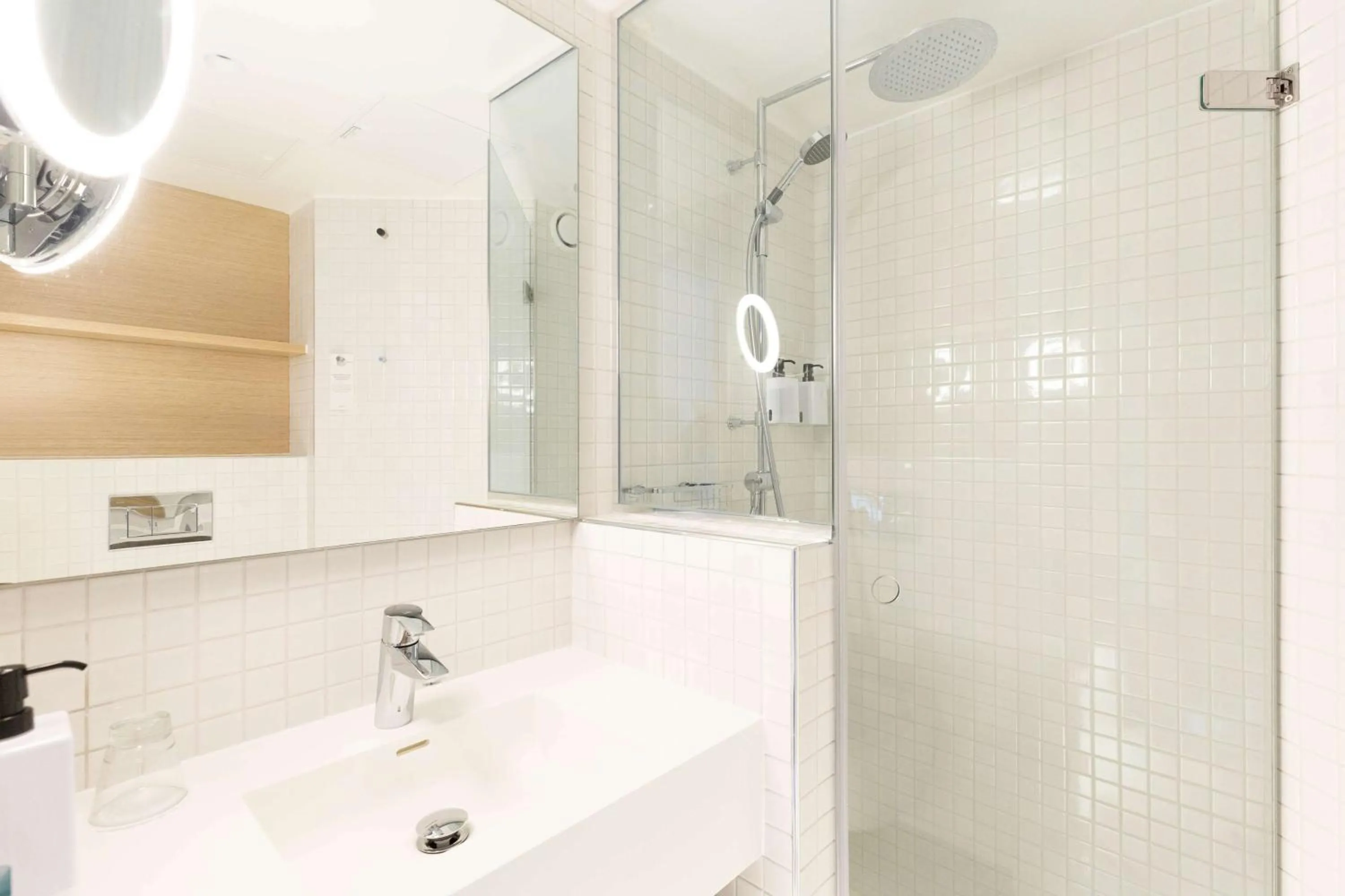 Bathroom in Scandic Helsinki Aviacongress