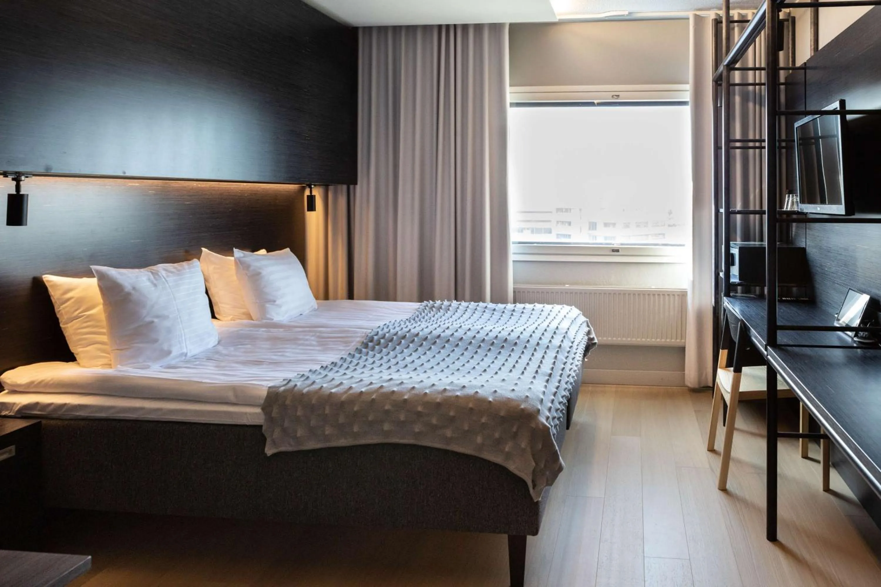 Bedroom, Bed in Scandic Helsinki Aviacongress