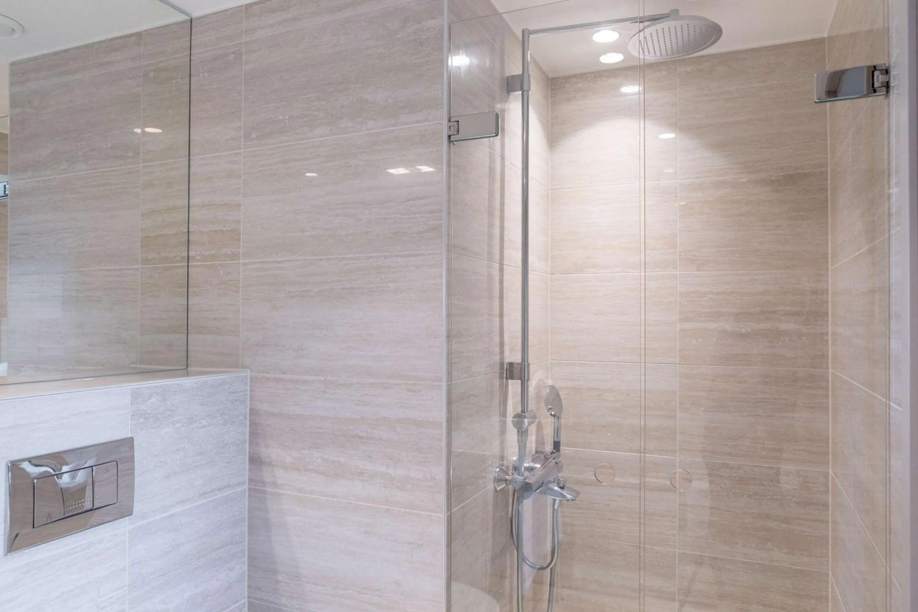 Bathroom in Scandic Helsinki Aviacongress