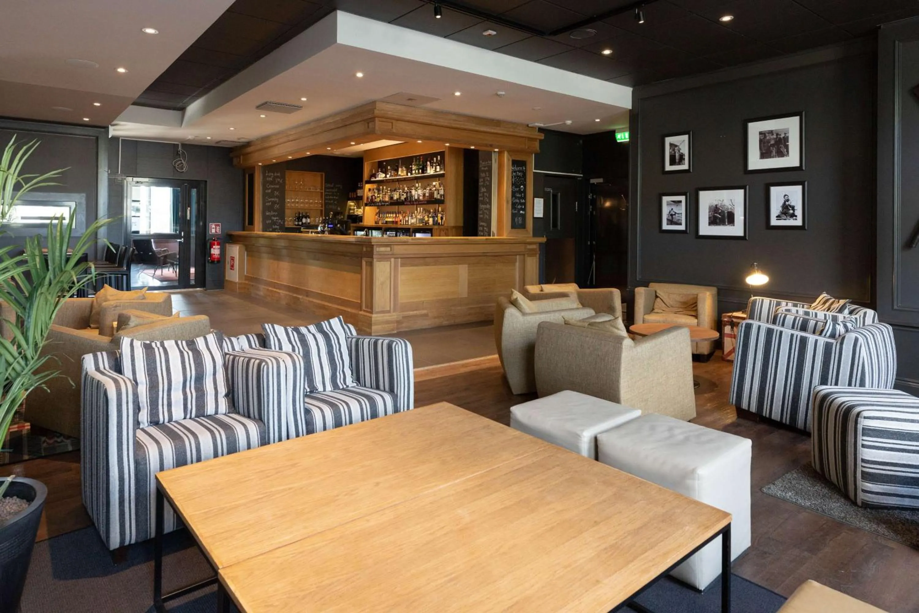 Lounge or bar in Scandic Helsinki Aviacongress