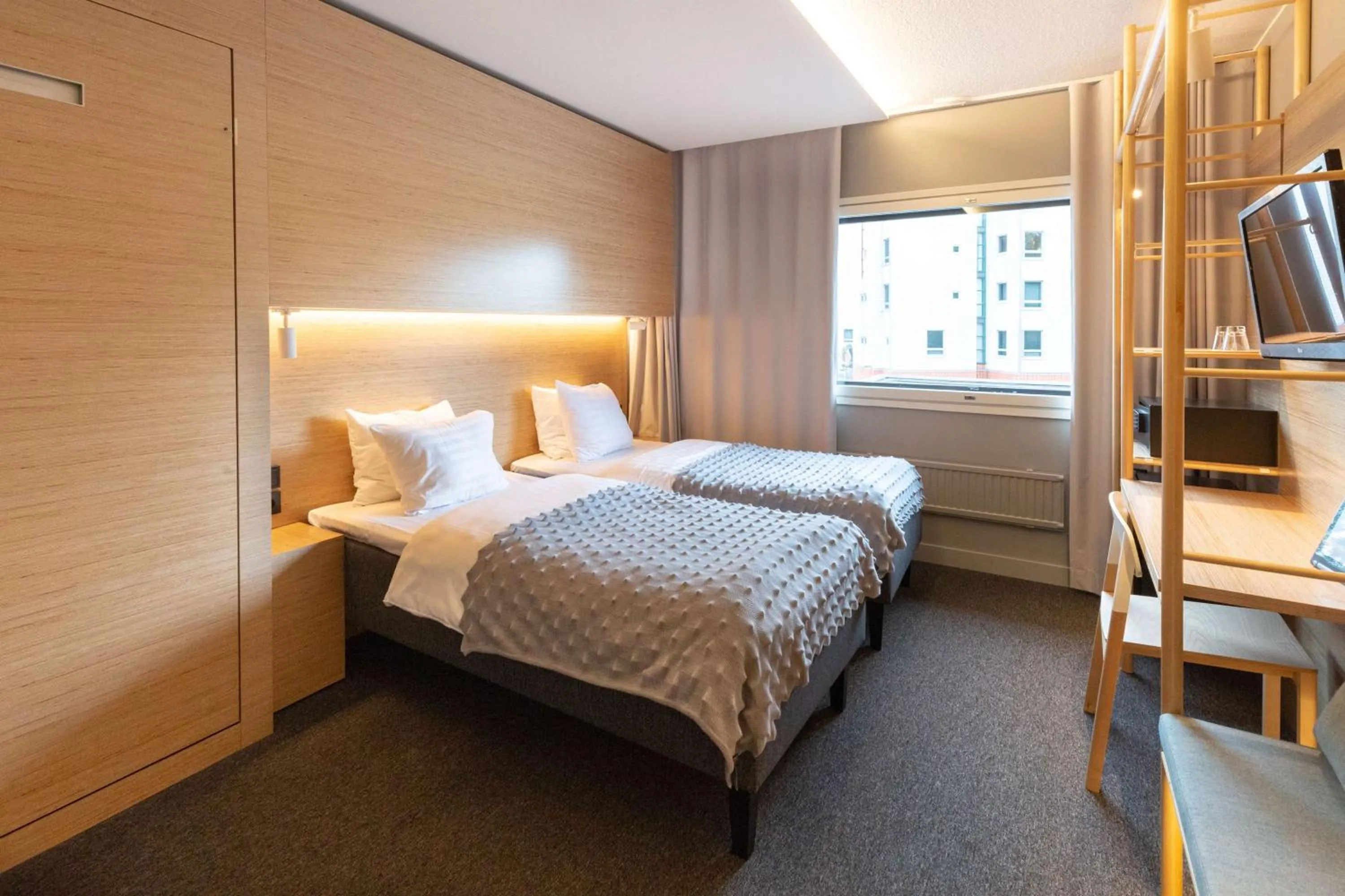 Bedroom, Bed in Scandic Helsinki Aviacongress